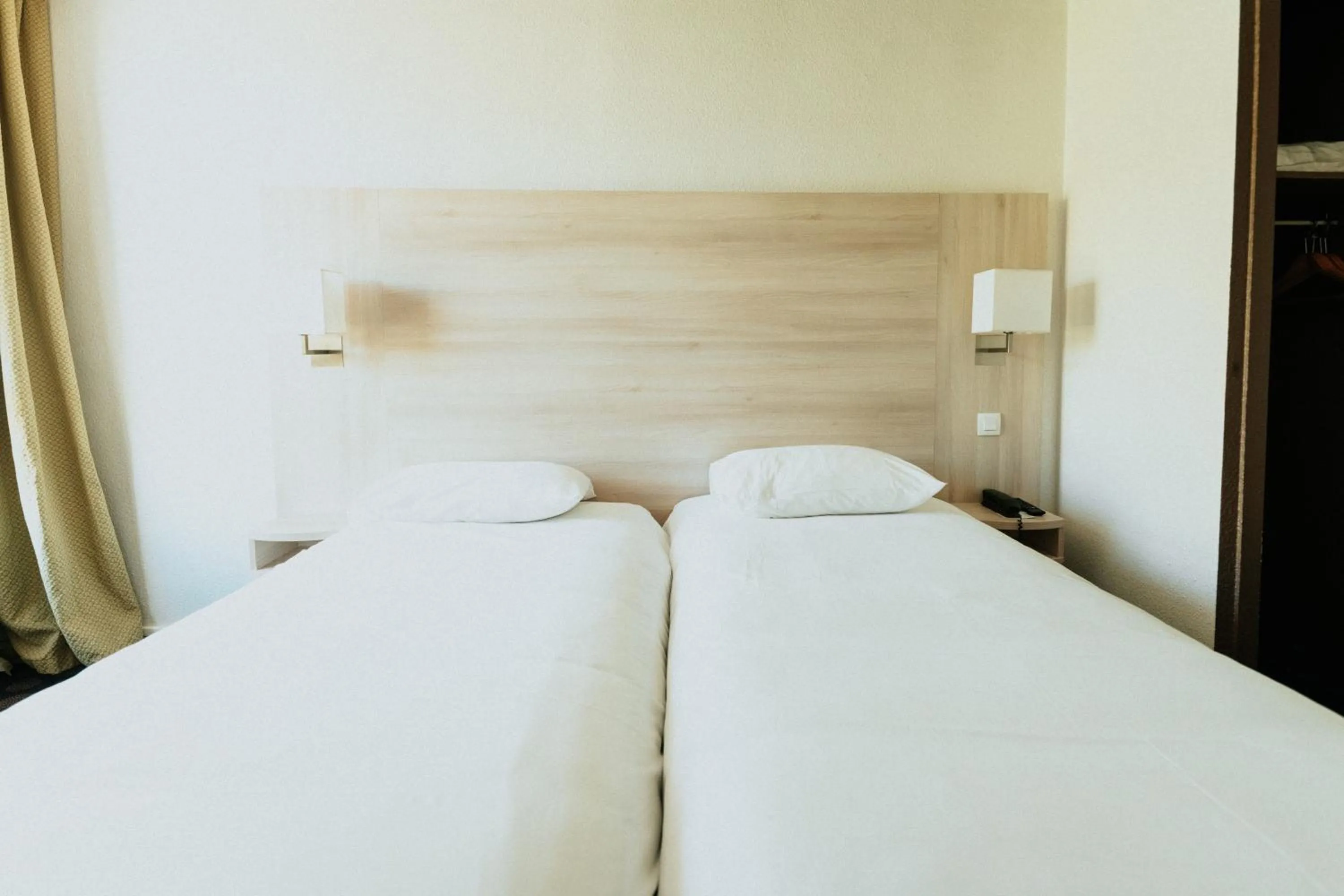 Bed in Hôtel d'Orsay Grand Matabiau