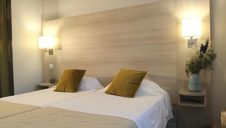 Bed in Hôtel d'Orsay Grand Matabiau