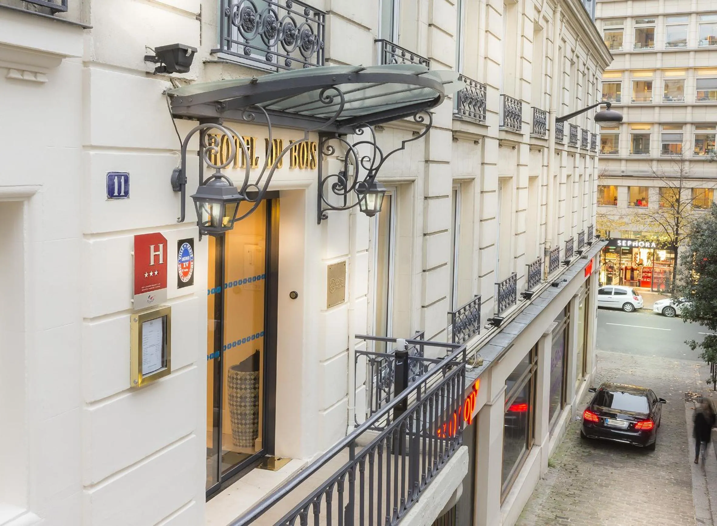Facade/entrance in Hôtel Du Bois Champs-Elysées