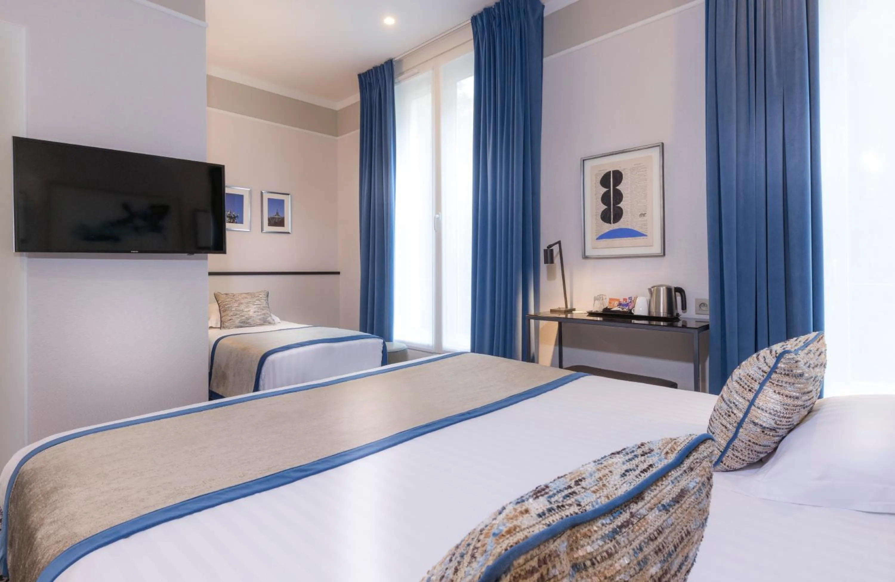 Photo of the whole room, Bed in Hôtel Du Bois Champs-Elysées