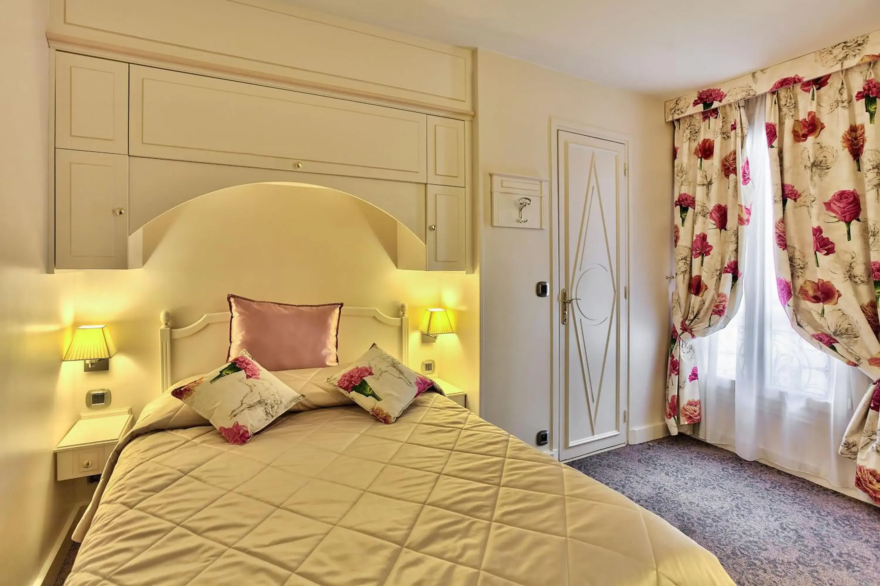 Standard Double Room in Queen Mary Opera Standard Double Room in Queen Mary Opera