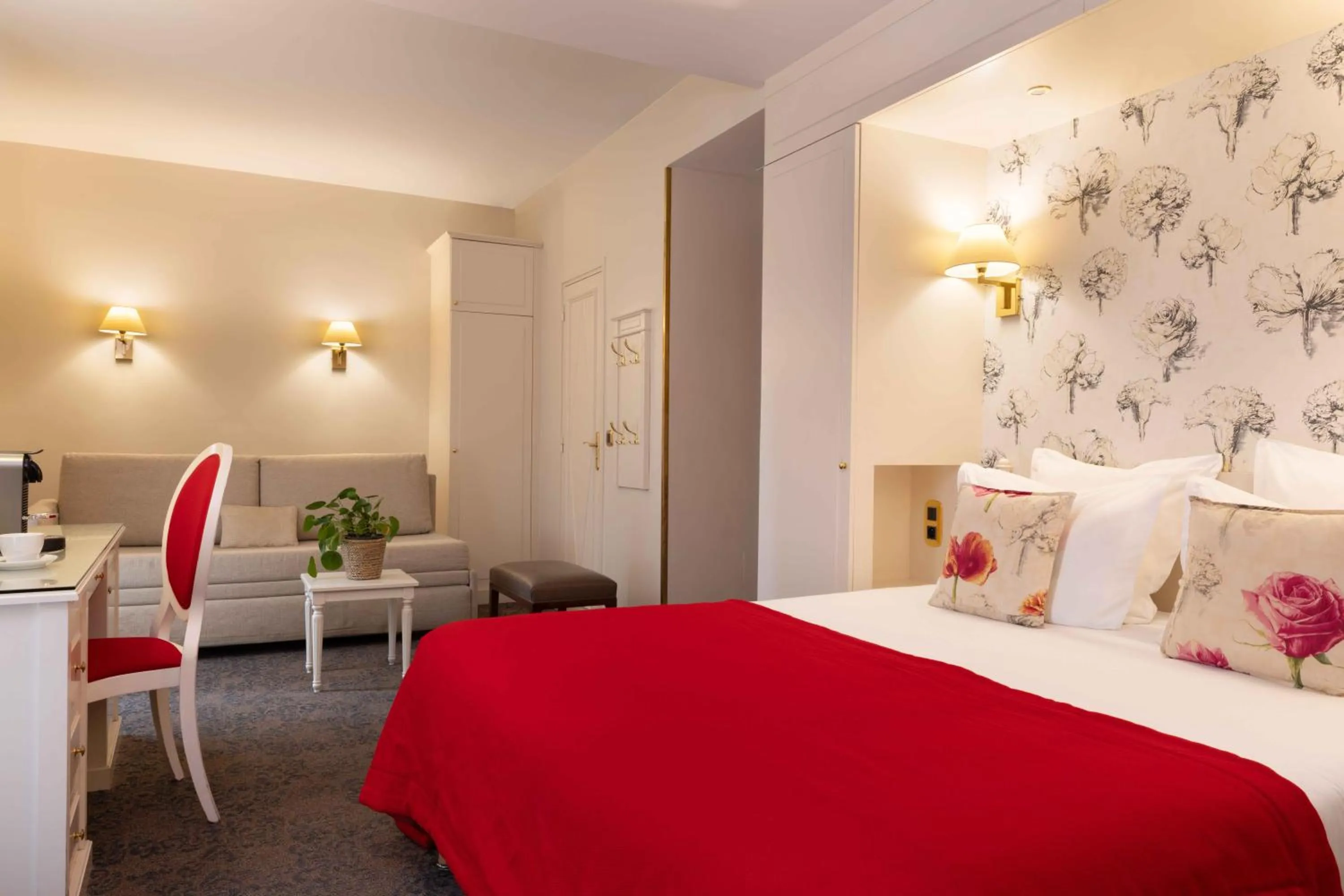 Bed in Queen Mary Opera