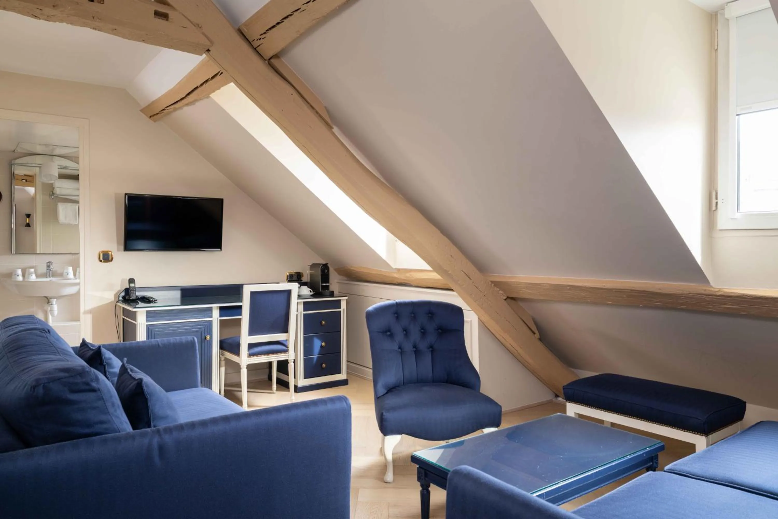 TV and multimedia in Queen Mary Opera