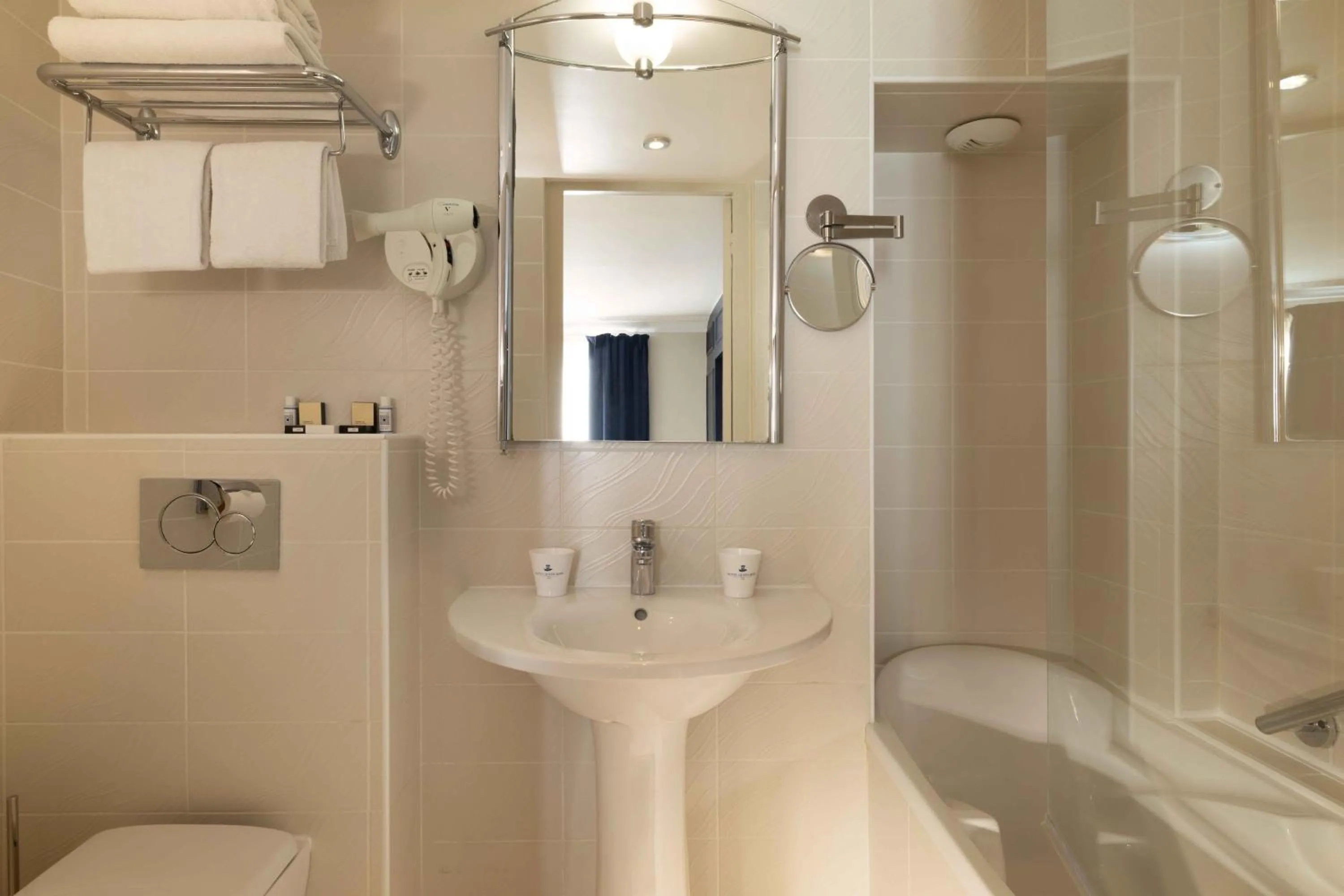 Shower in Queen Mary Opera