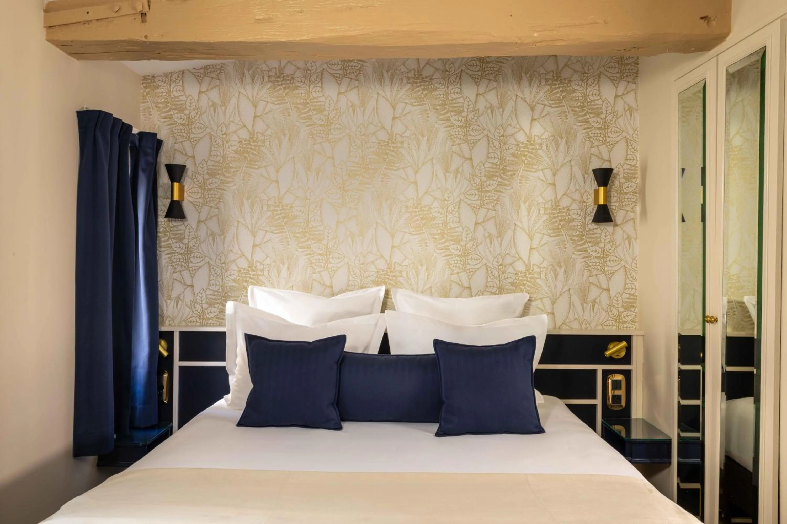 Bed in Queen Mary Opera