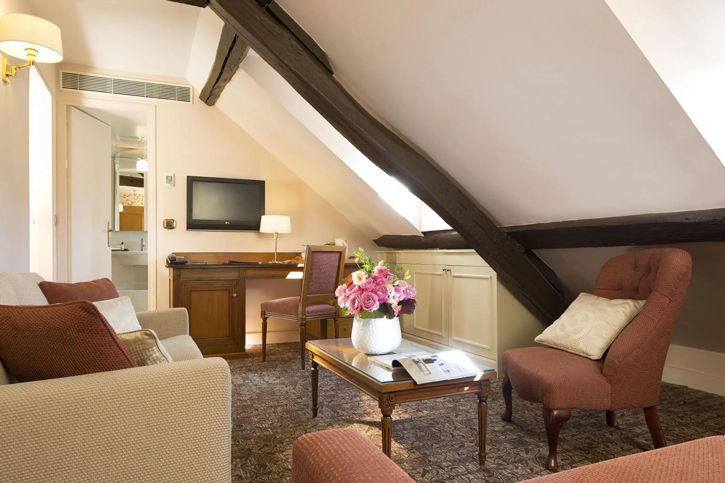 Suite in Queen Mary Opera Suite in Queen Mary Opera