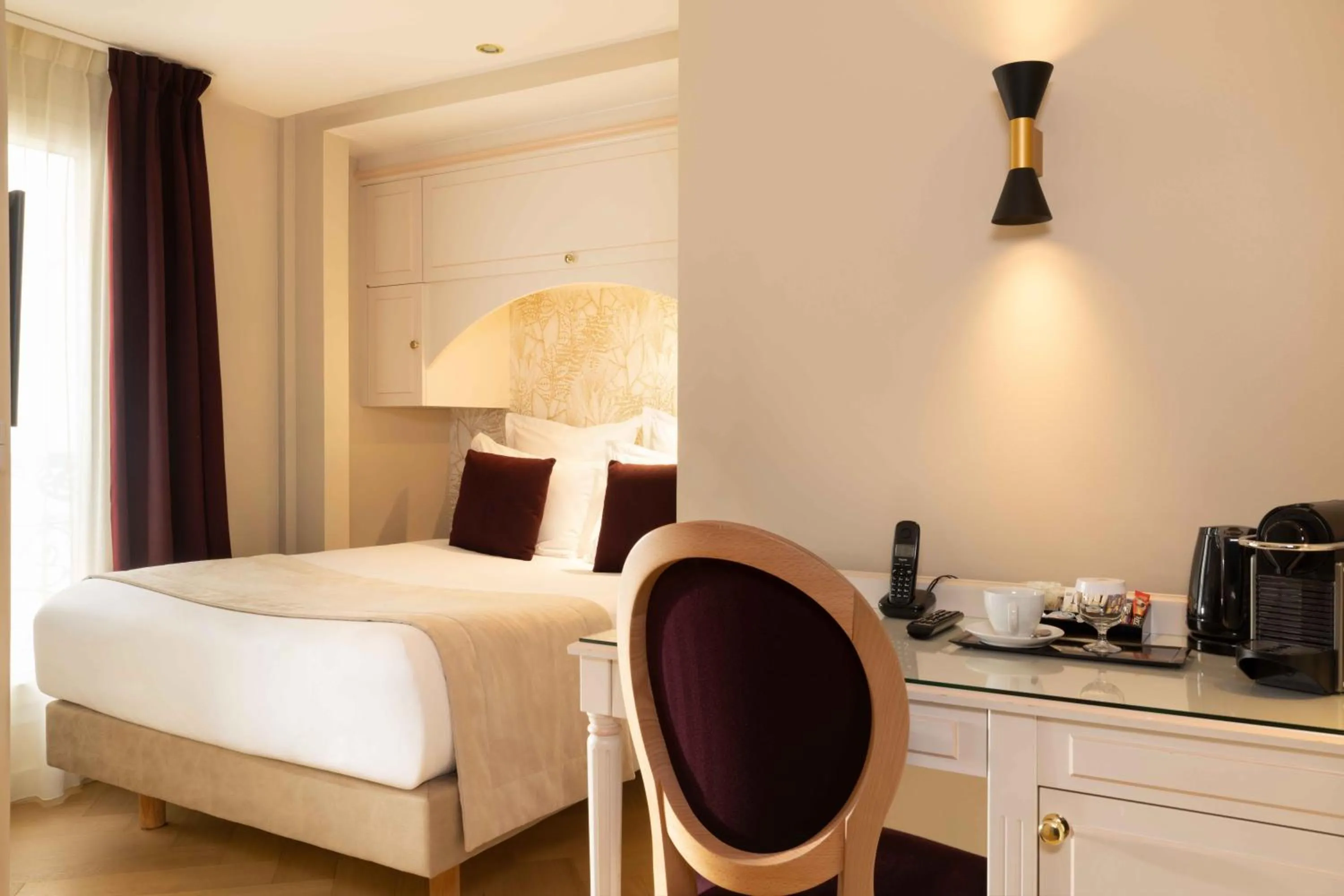 Bed in Queen Mary Opera