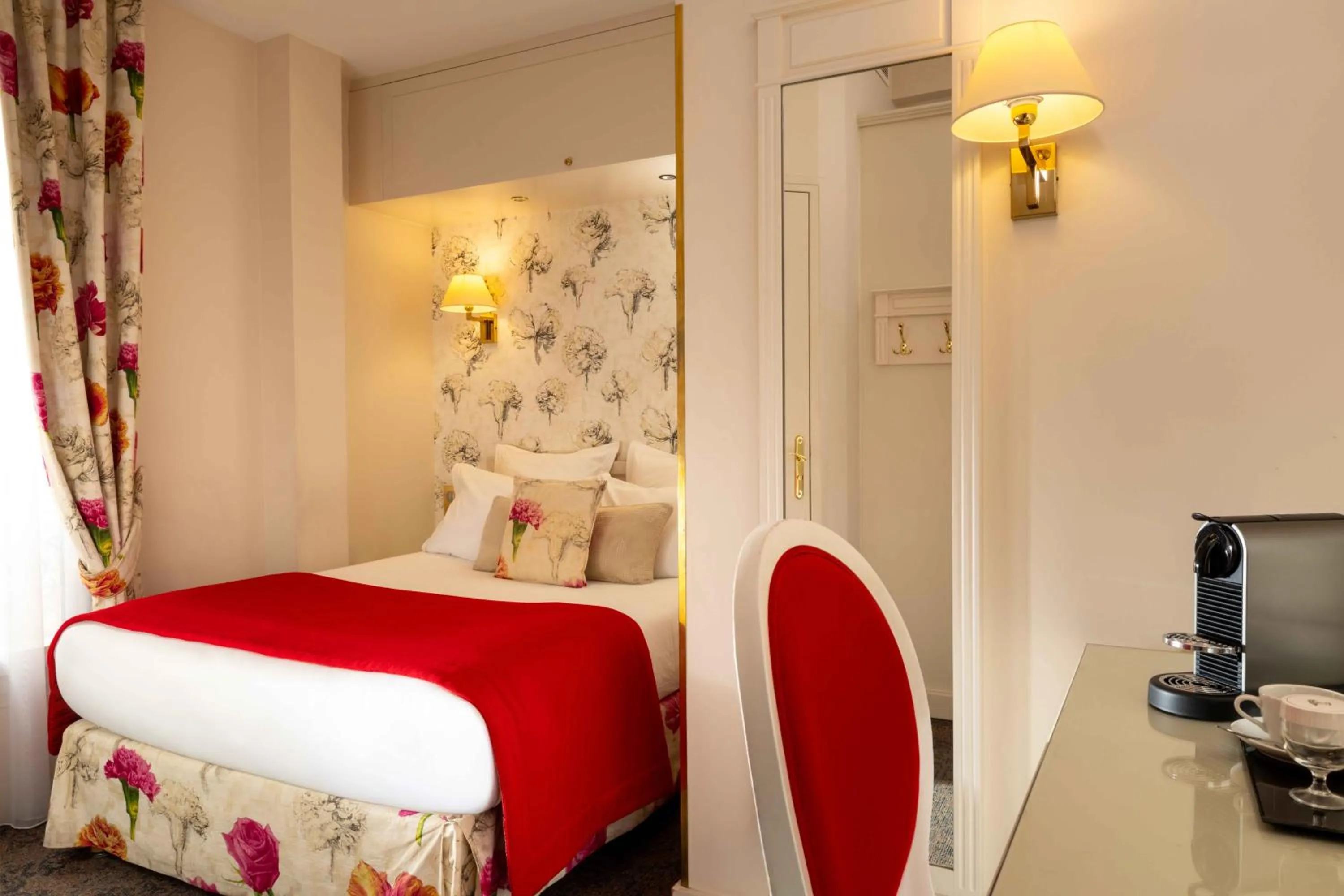 Bed in Queen Mary Opera