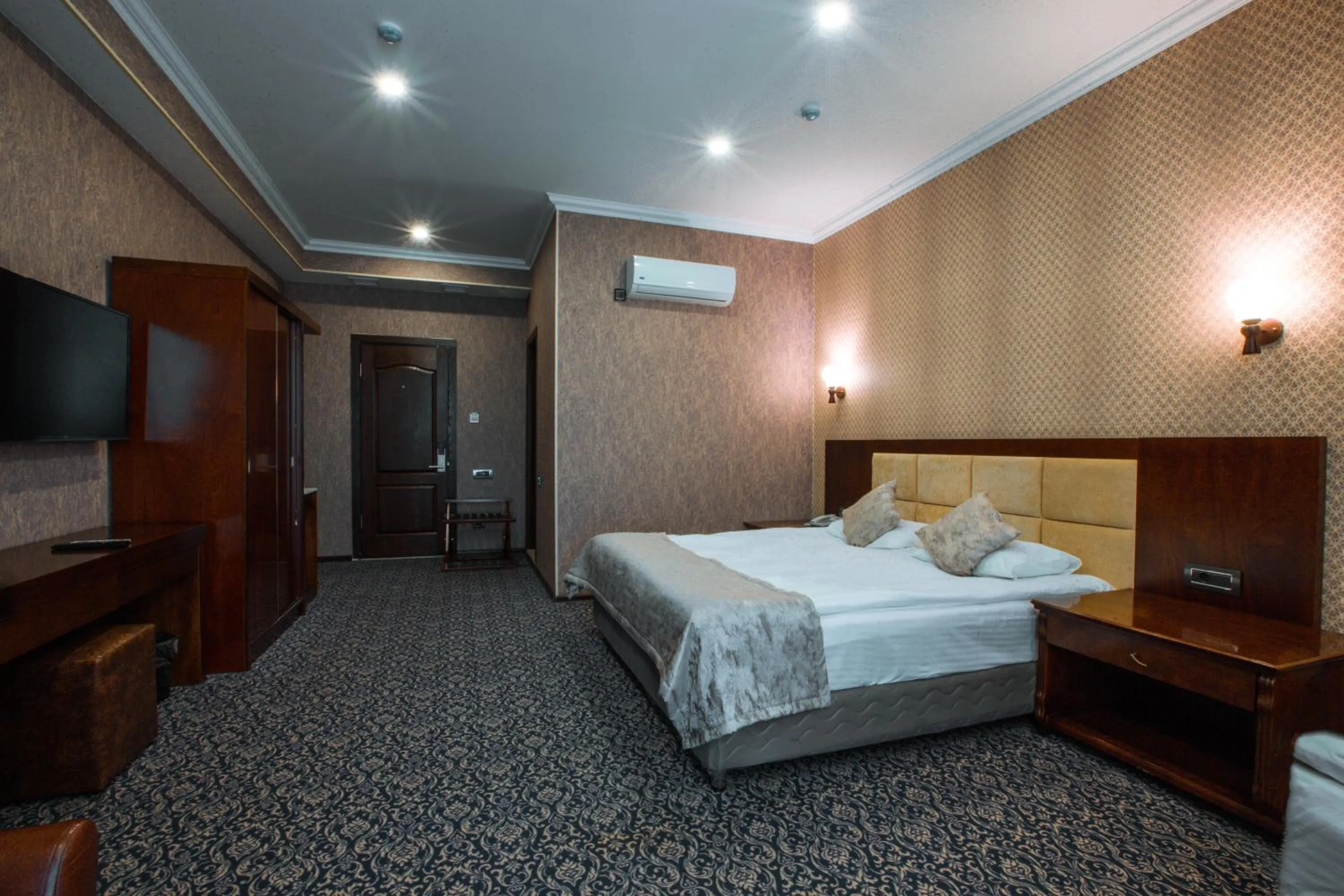 Photo of the whole room, Bed in Ruma Qala Hotel