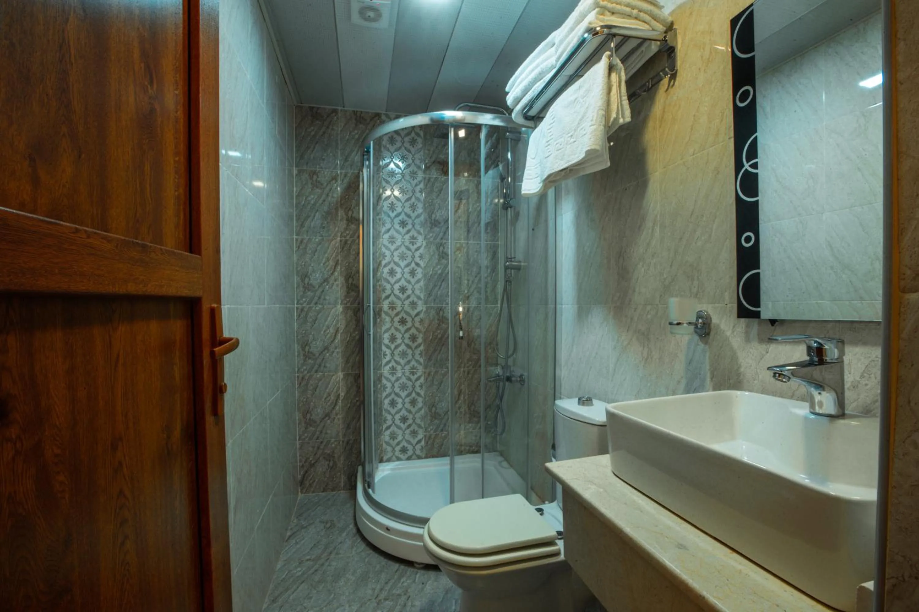 Bathroom in Ruma Qala Hotel