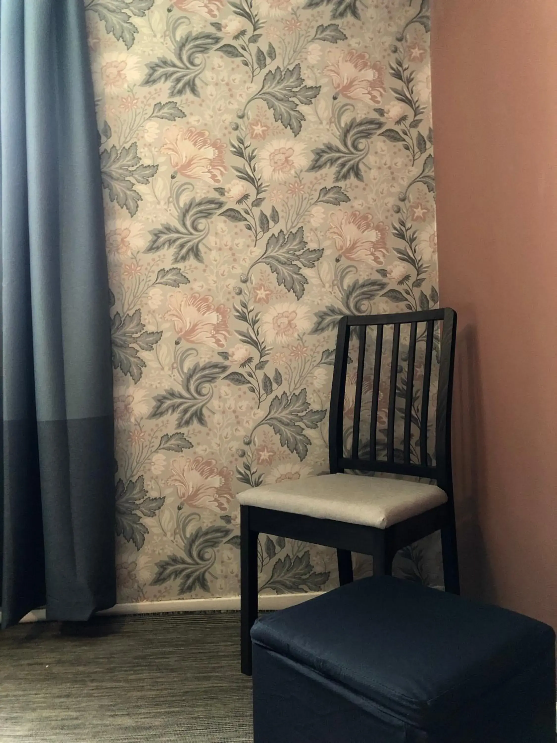 Triple Room with Shared Bathroom in Sjugare Gård Bed & Breakfast Triple Room with Shared Bathroom in Sjugare Gård Bed & Breakfast