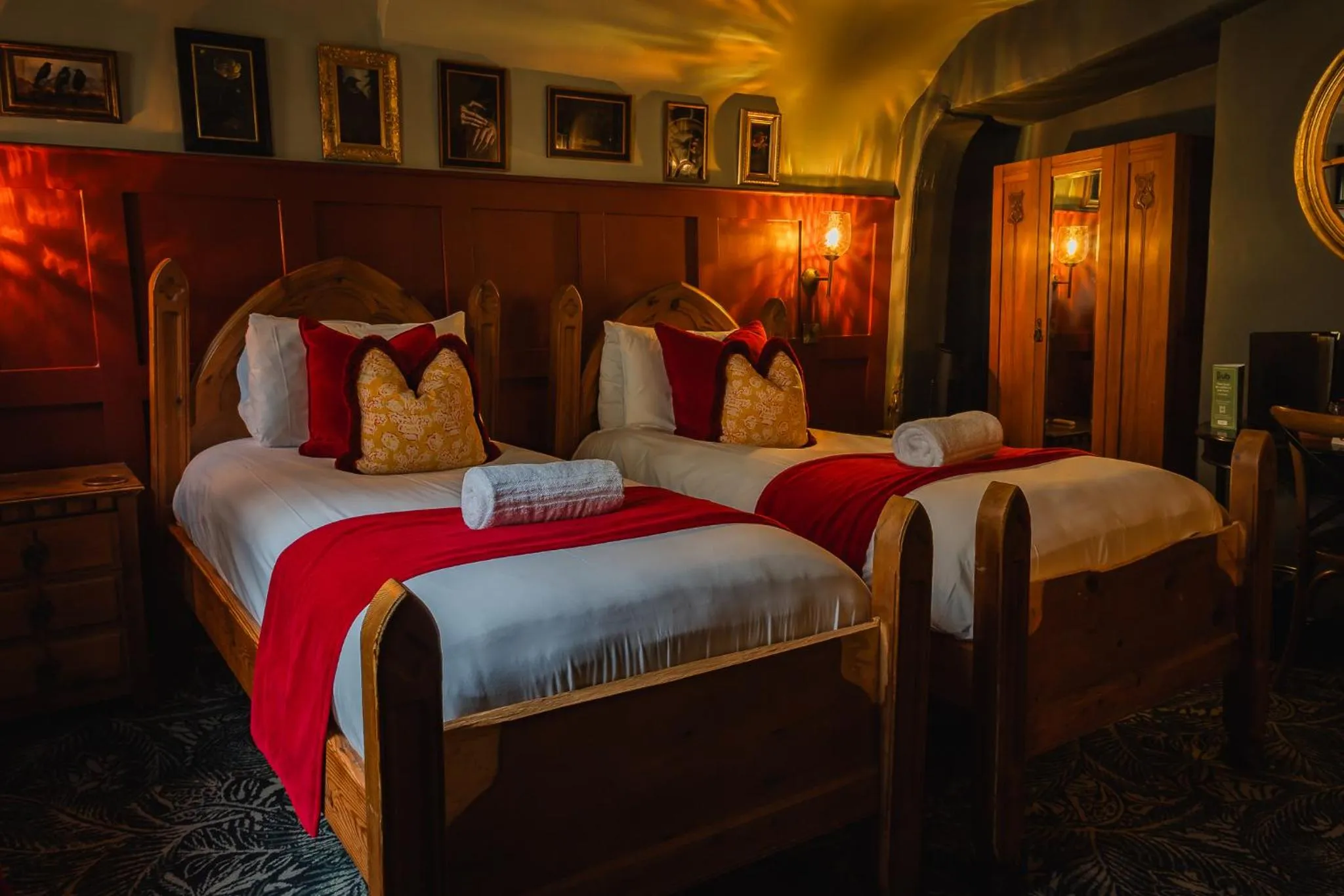 Bedroom, Bed in Golden Fleece York