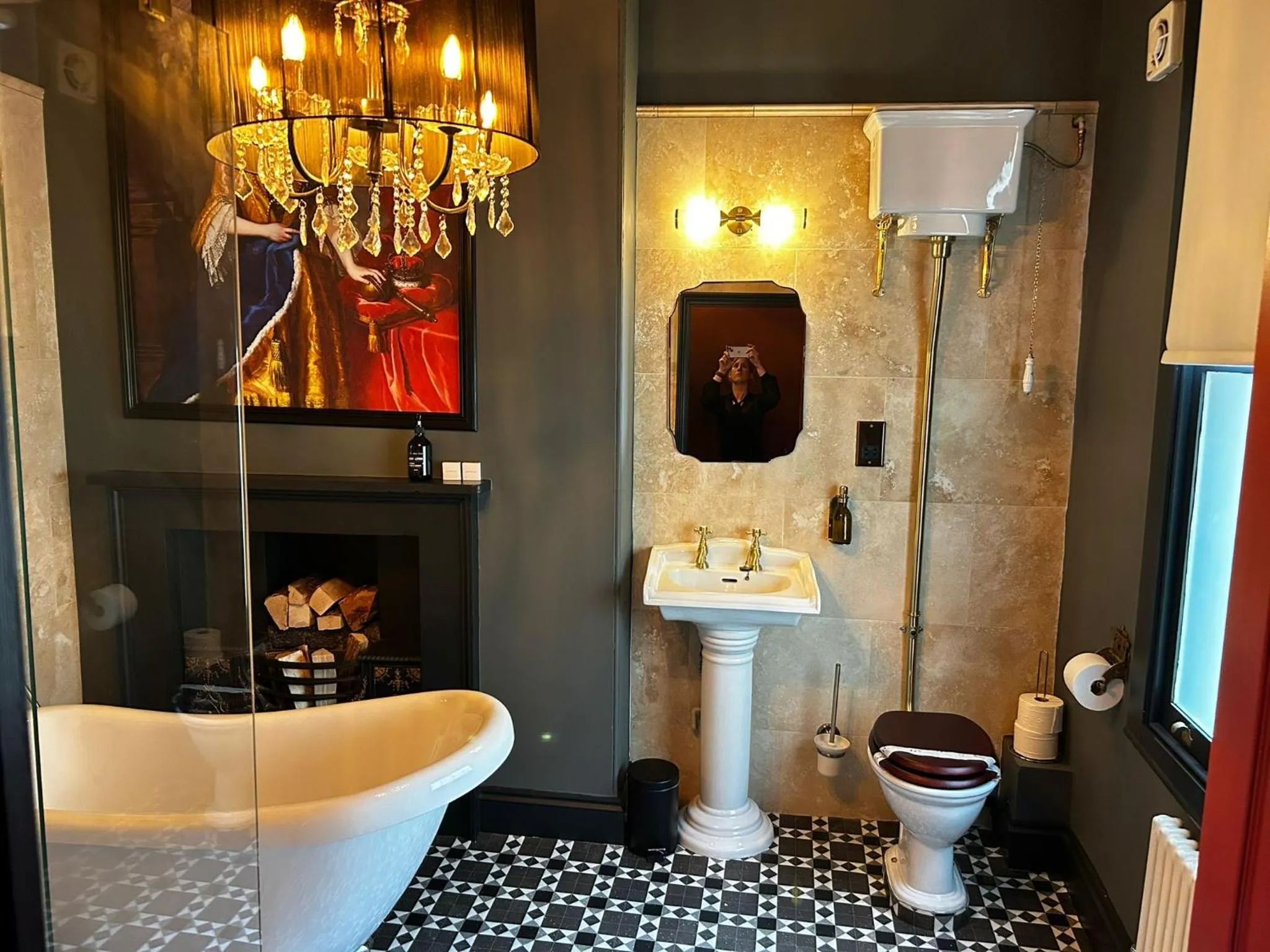 Shower in Golden Fleece York