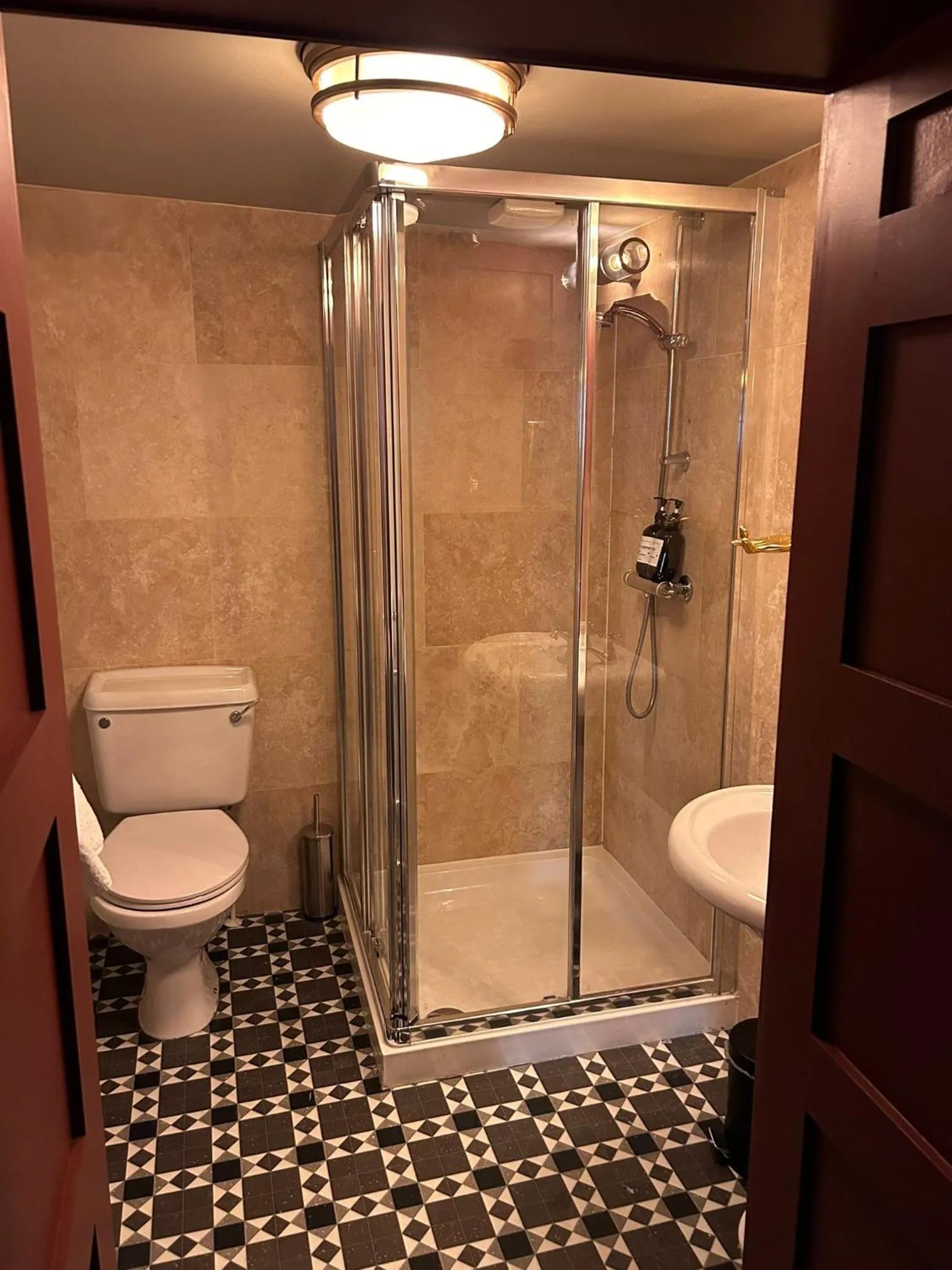 Shower in Golden Fleece York