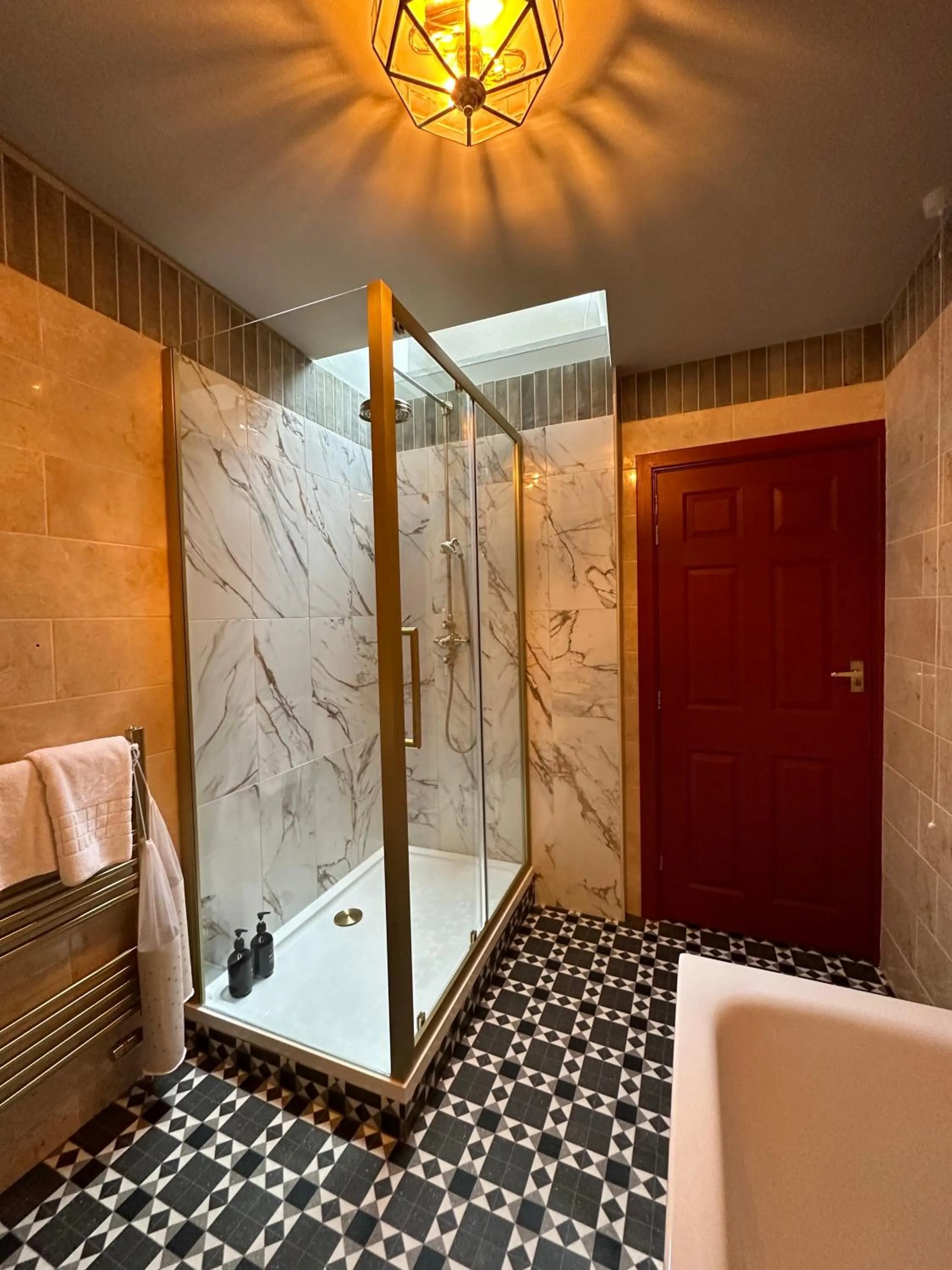 Shower in Golden Fleece York