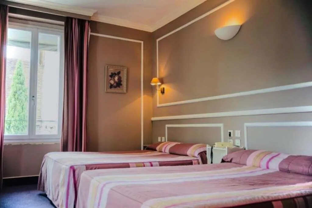 Photo of the whole room, Bed in Le Grand Hôtel