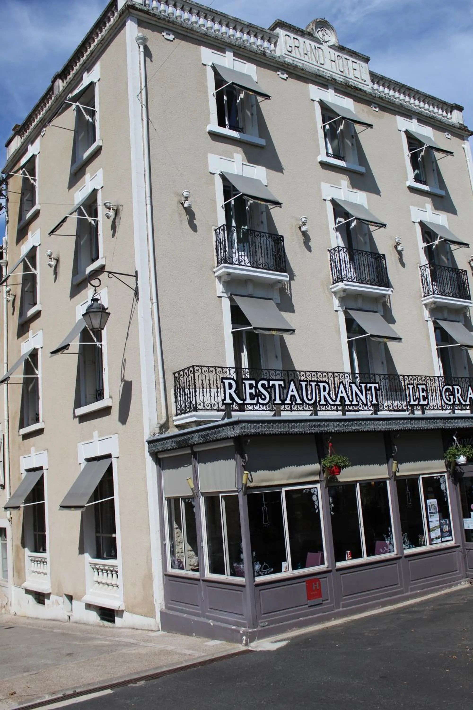 Property building in Le Grand Hôtel