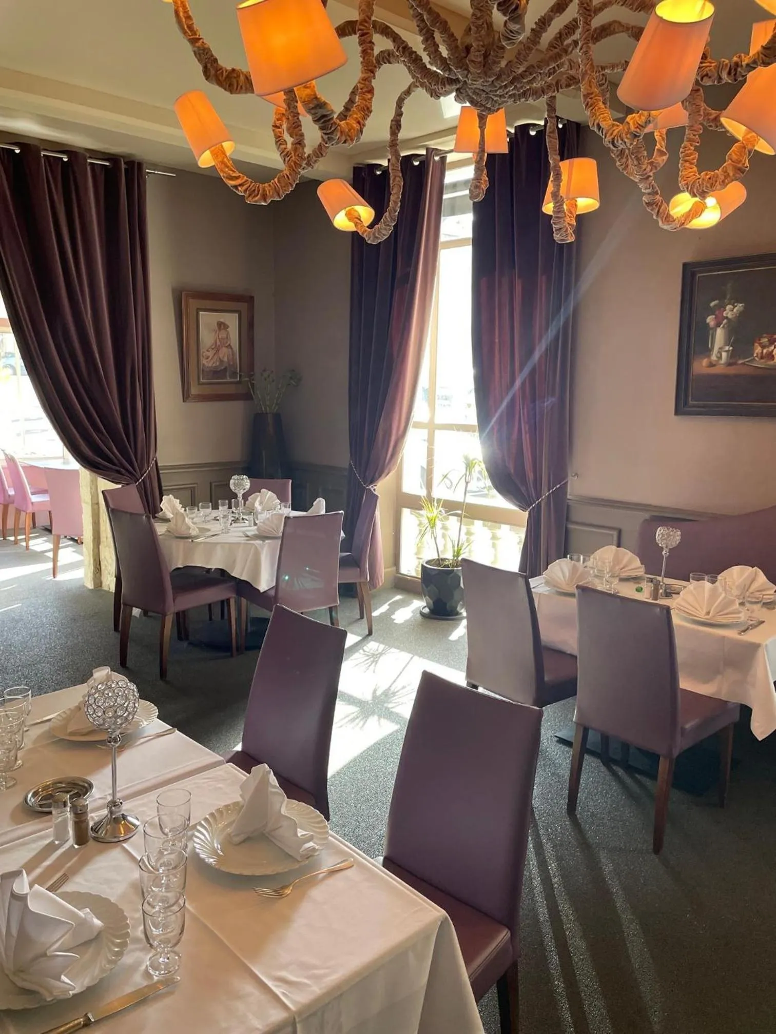 Restaurant/places to eat in Le Grand Hôtel