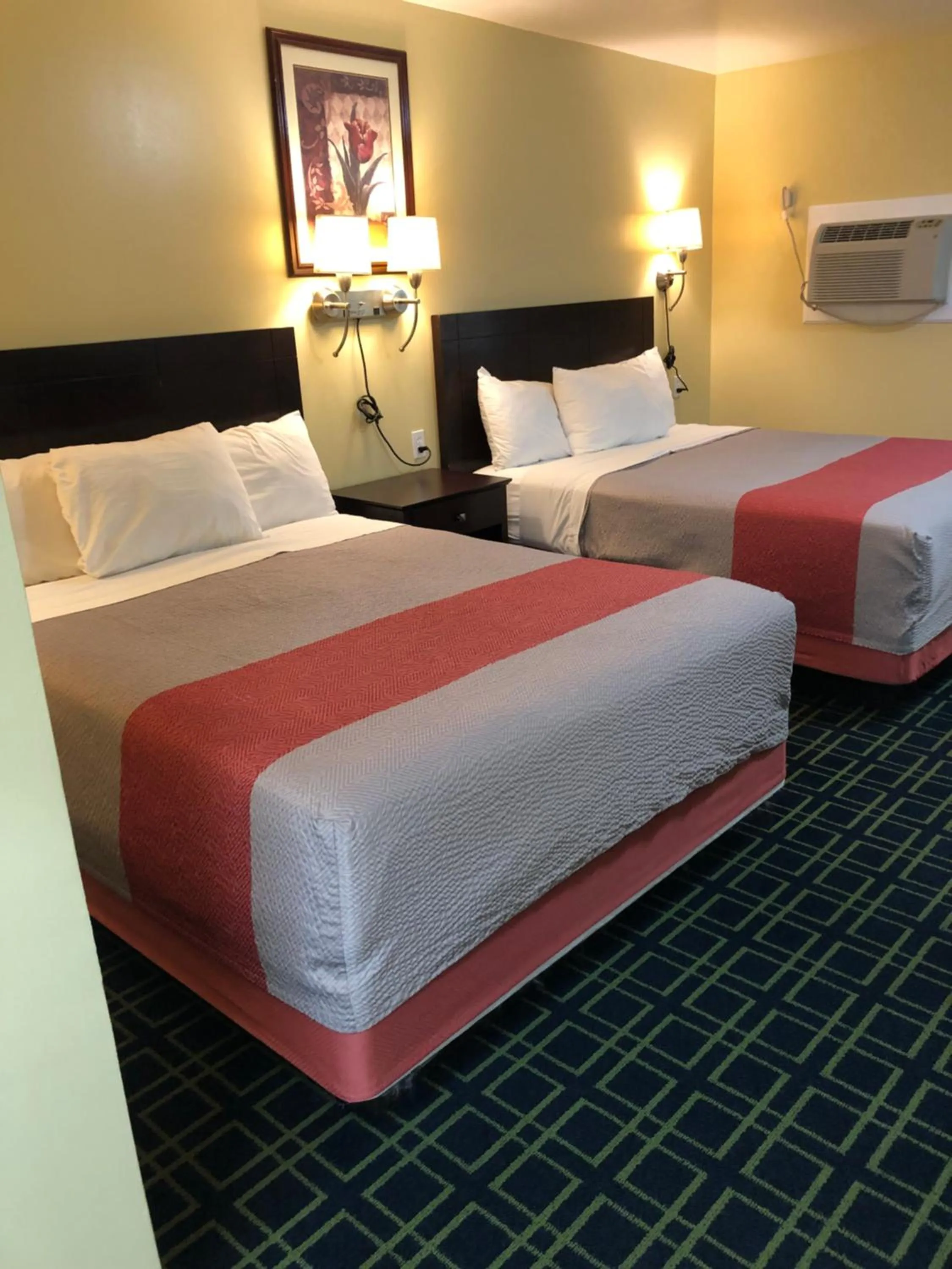 Bedroom, Bed in Rosewood Motel