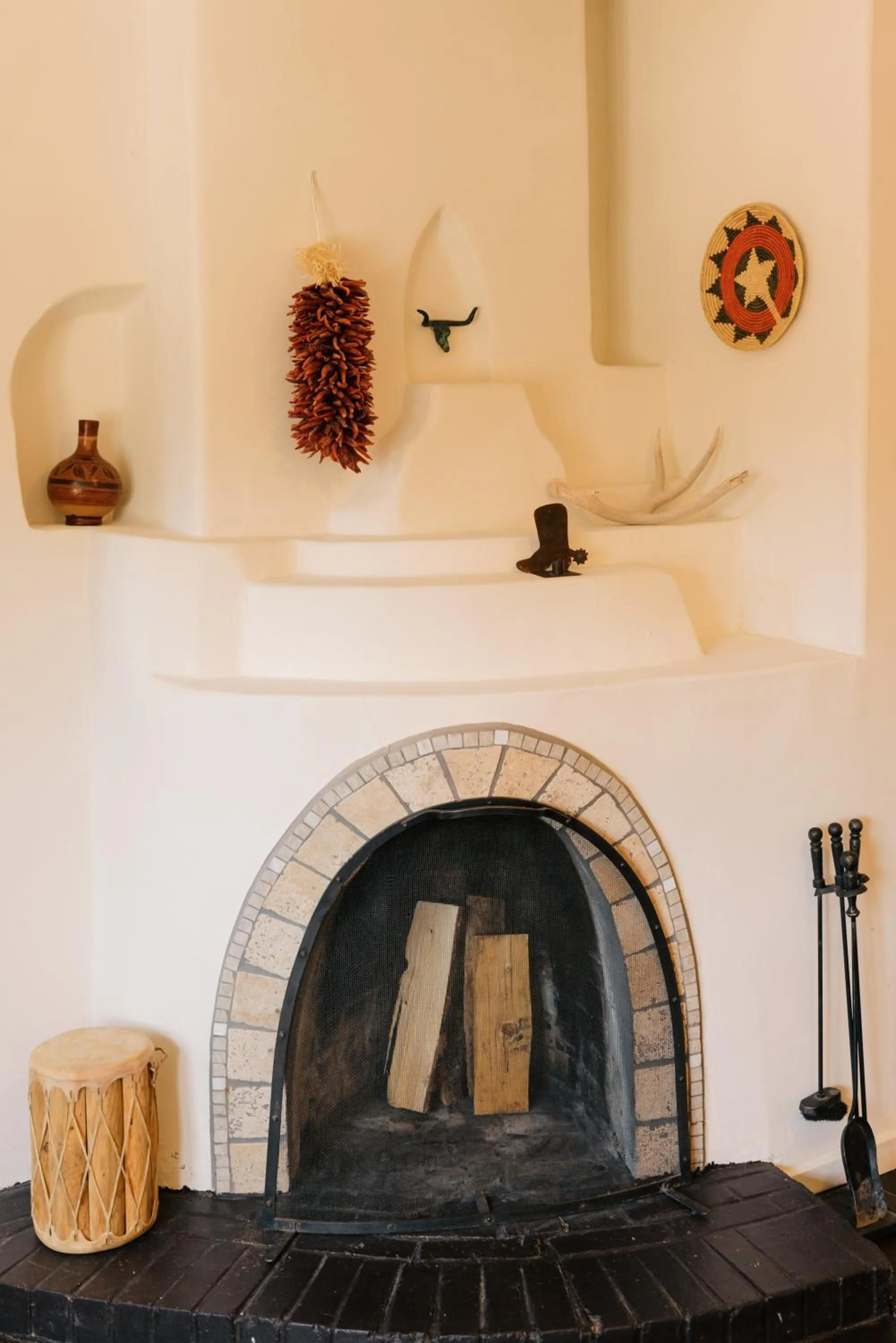 Decorative detail in Pueblo Bonito Inn