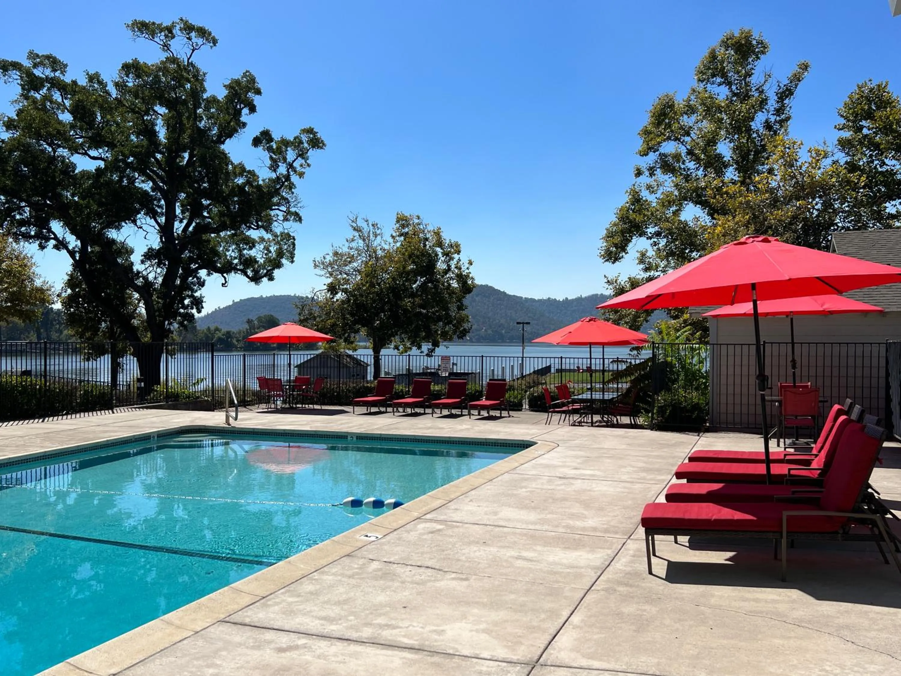 Clear Lake Cottages & Marina