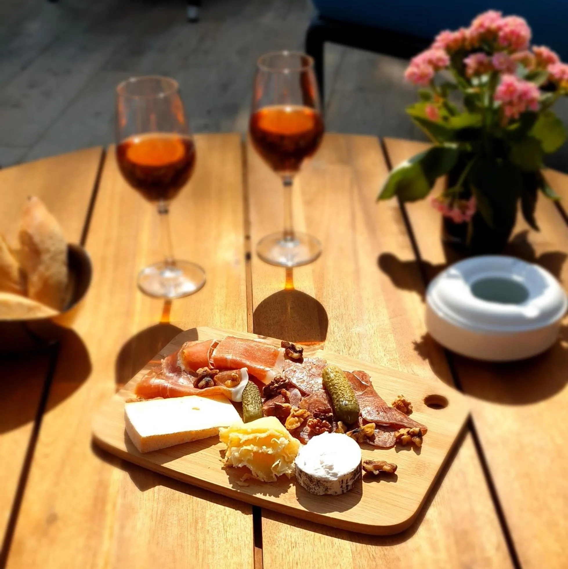 Restaurant/places to eat in Le M & Spa Bordeaux Aéroport by Hôtels & Préférence