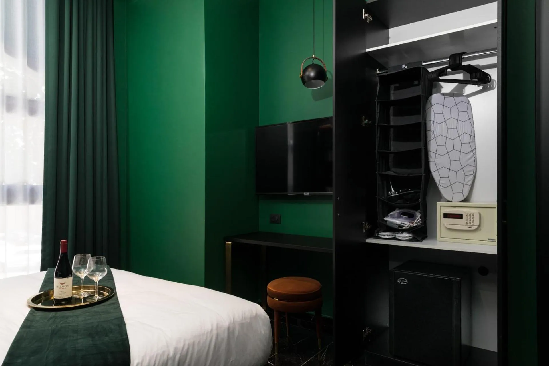 TV and multimedia, Bed in Joseph Hotel TLV