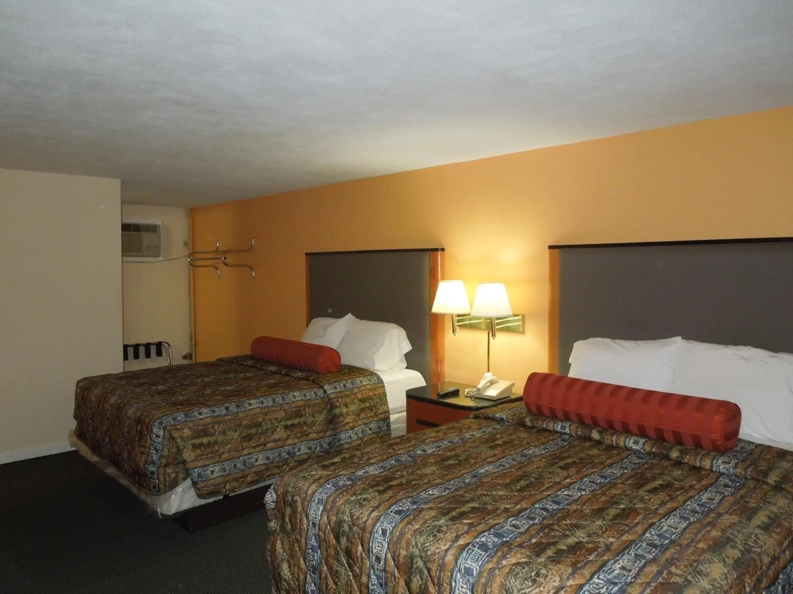 Queen Room with Two Queen Beds in Sentinel Motel Queen Room with Two Queen Beds in Sentinel Motel