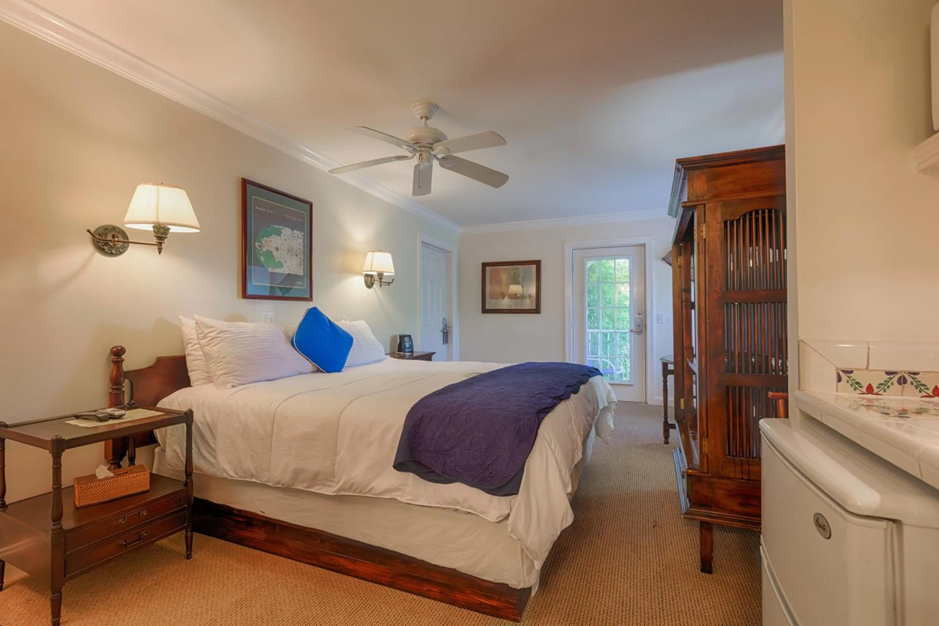 Bed in The Caribbean Court Boutique Hotel