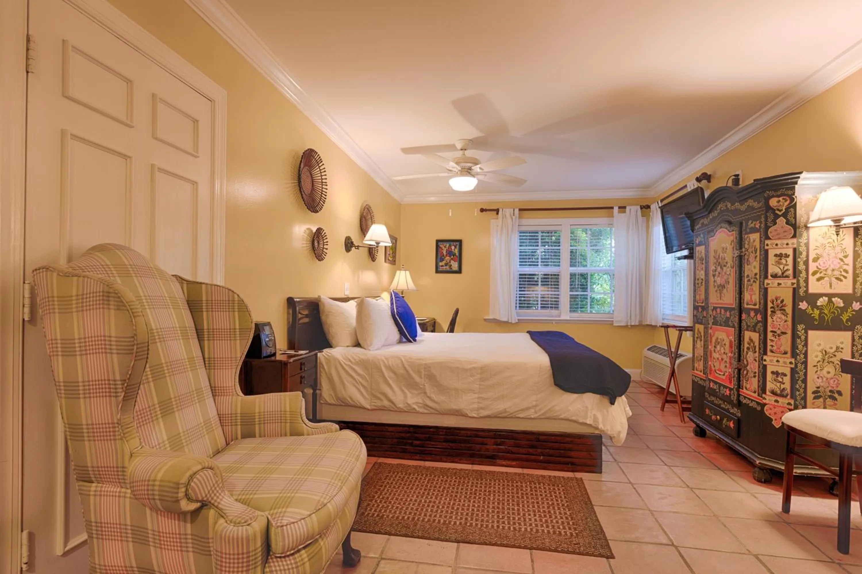 Bed in The Caribbean Court Boutique Hotel