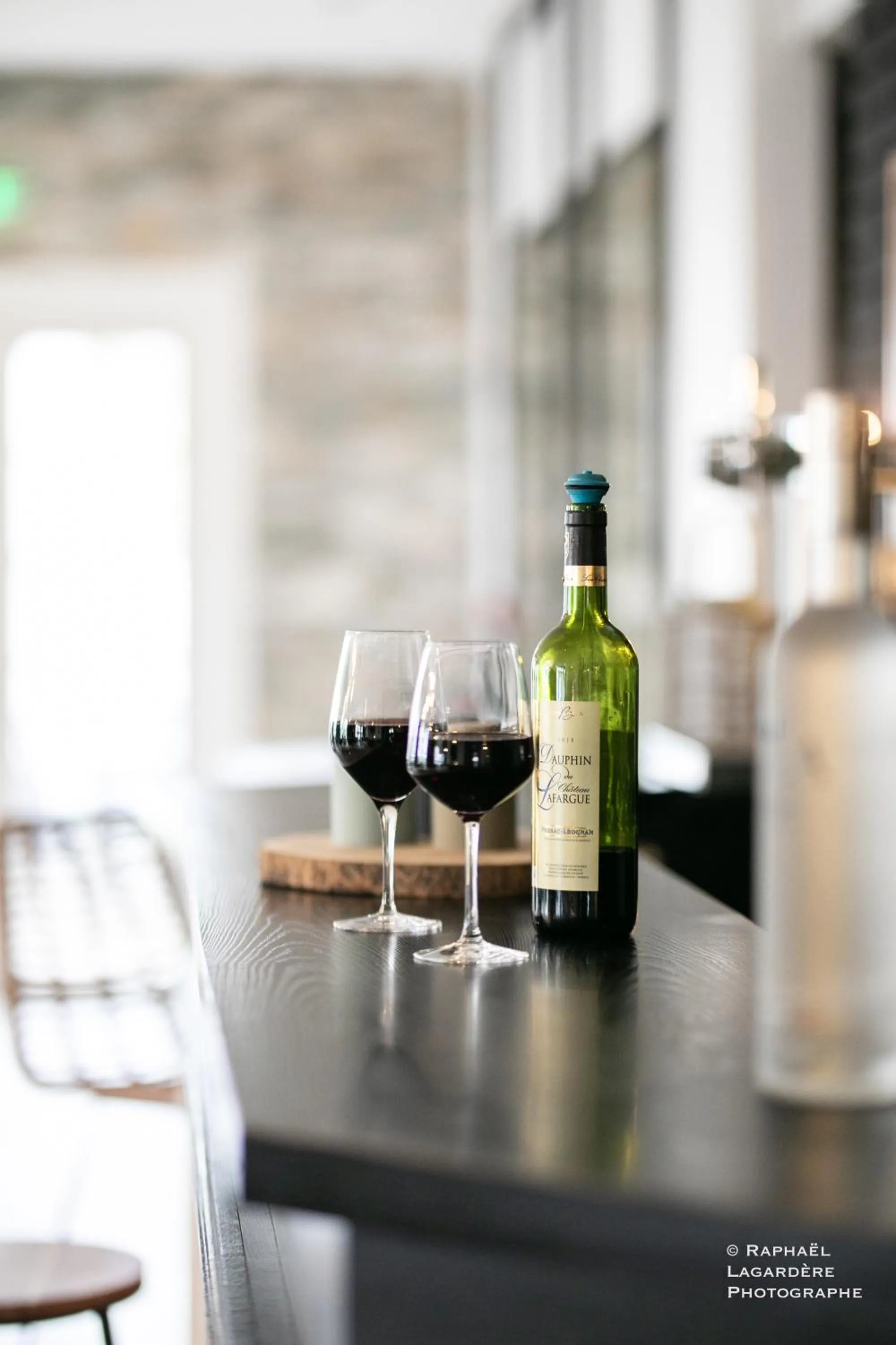 Lounge or bar in The Originals City Hôtel Bordeaux Porte du Bassin