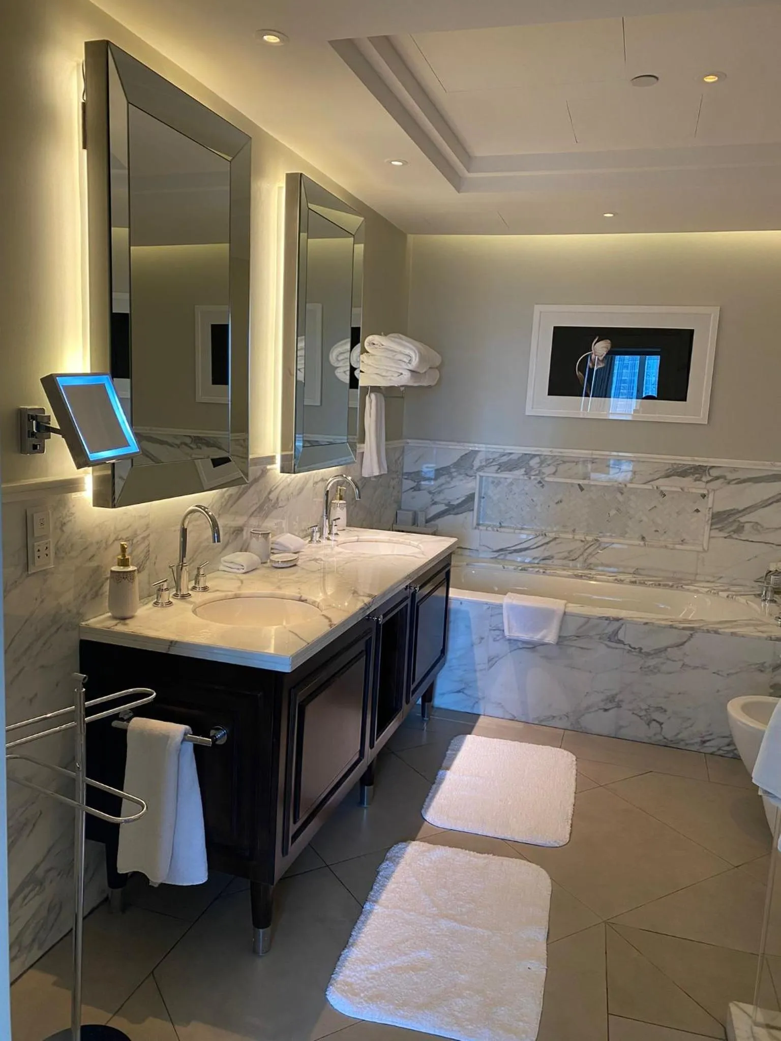 Bathroom in Amazing 2 bedroom with full burj view
