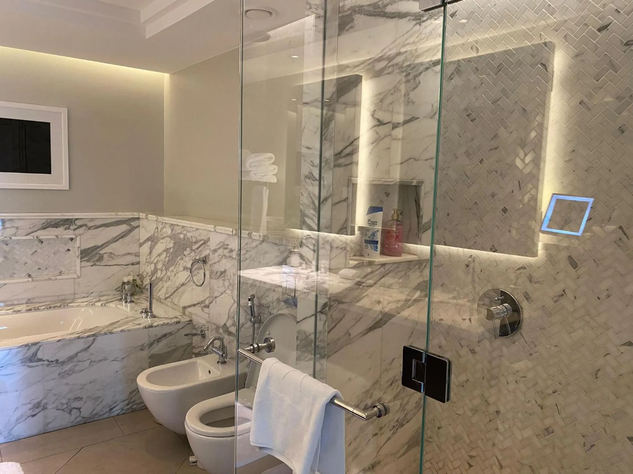 Bathroom in Amazing 2 bedroom with full burj view