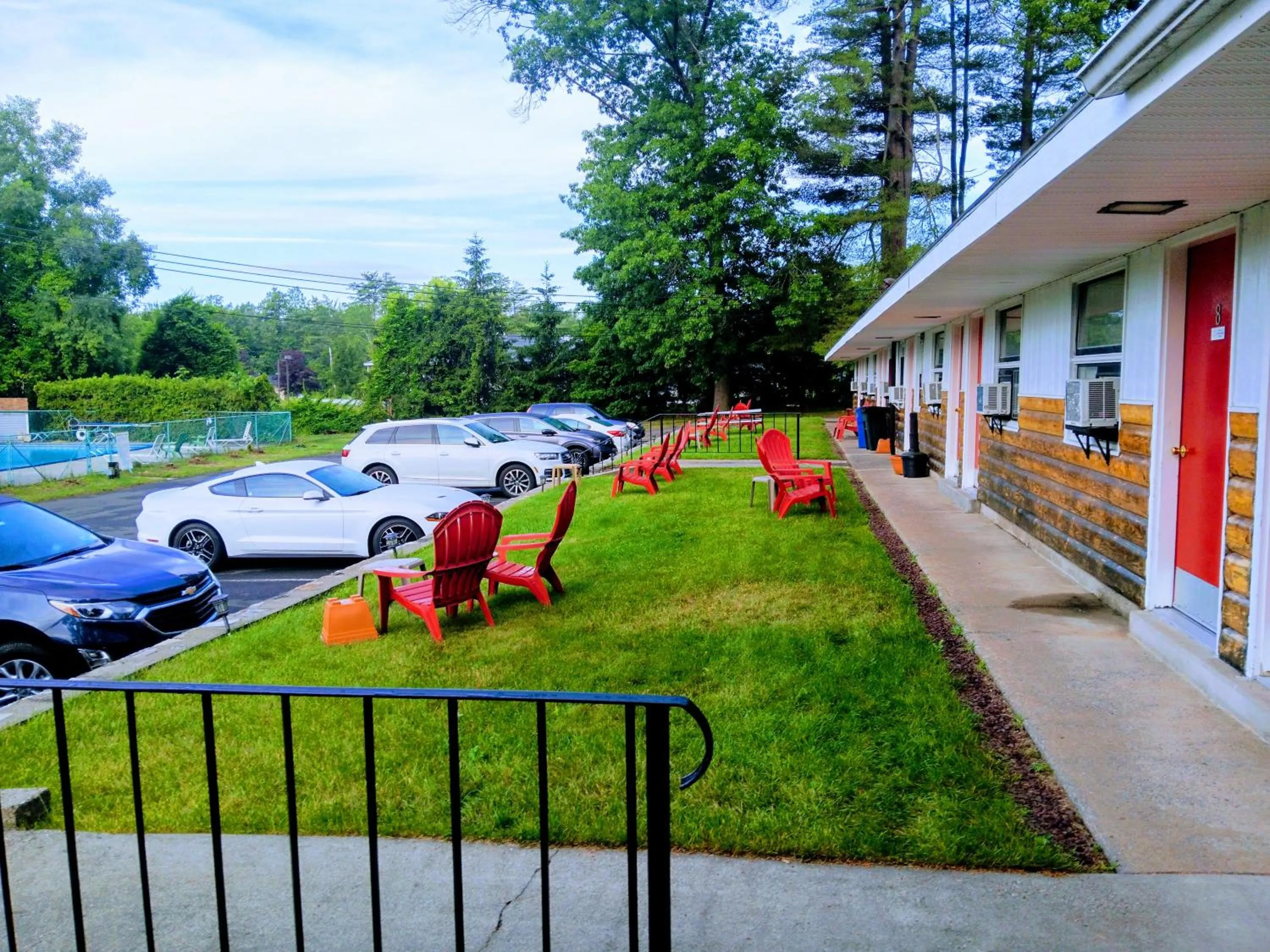 Area and facilities in Robin Hood Motel