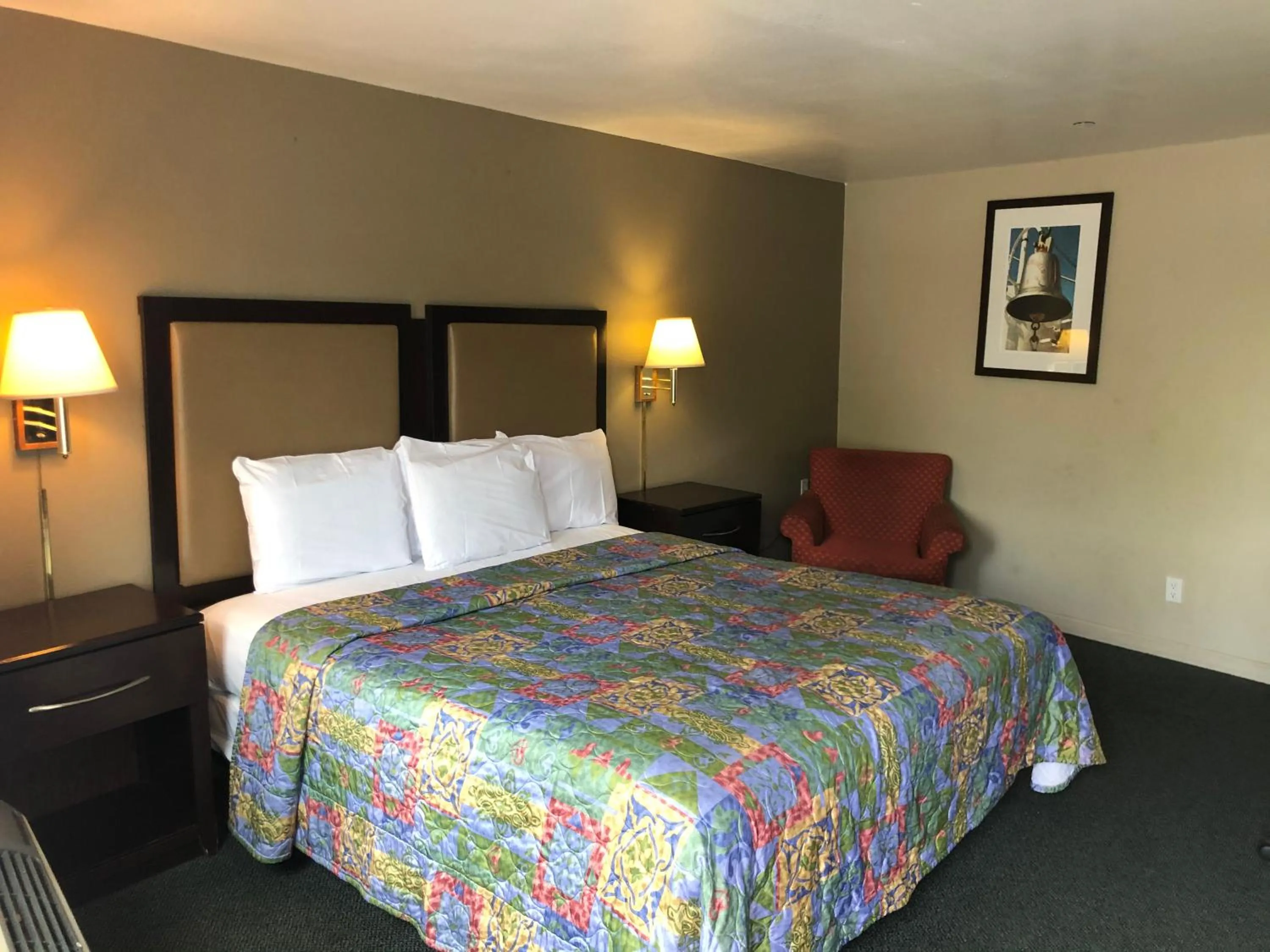 Bed in Haven Inn of Chico