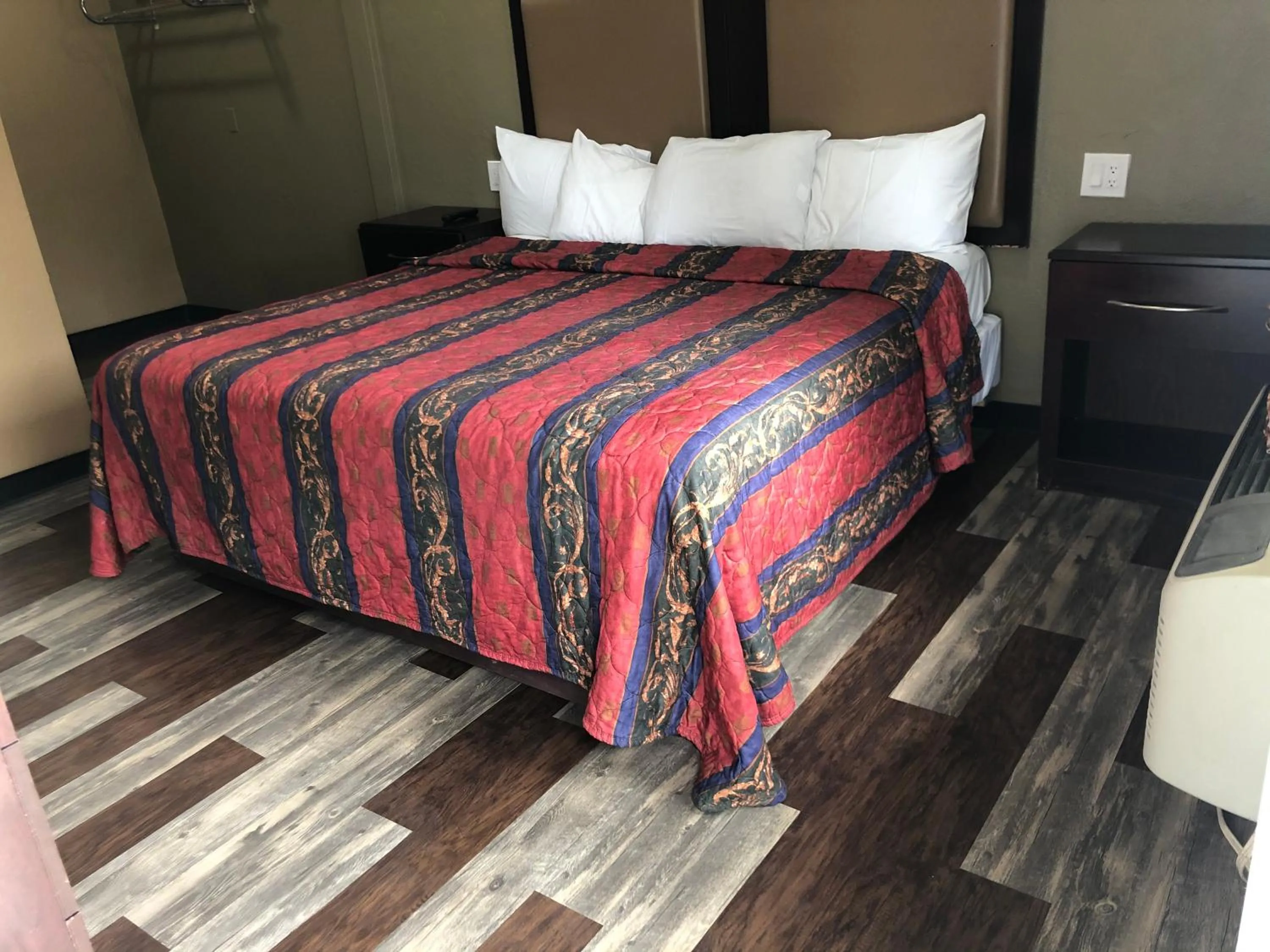 Bed in Haven Inn of Chico