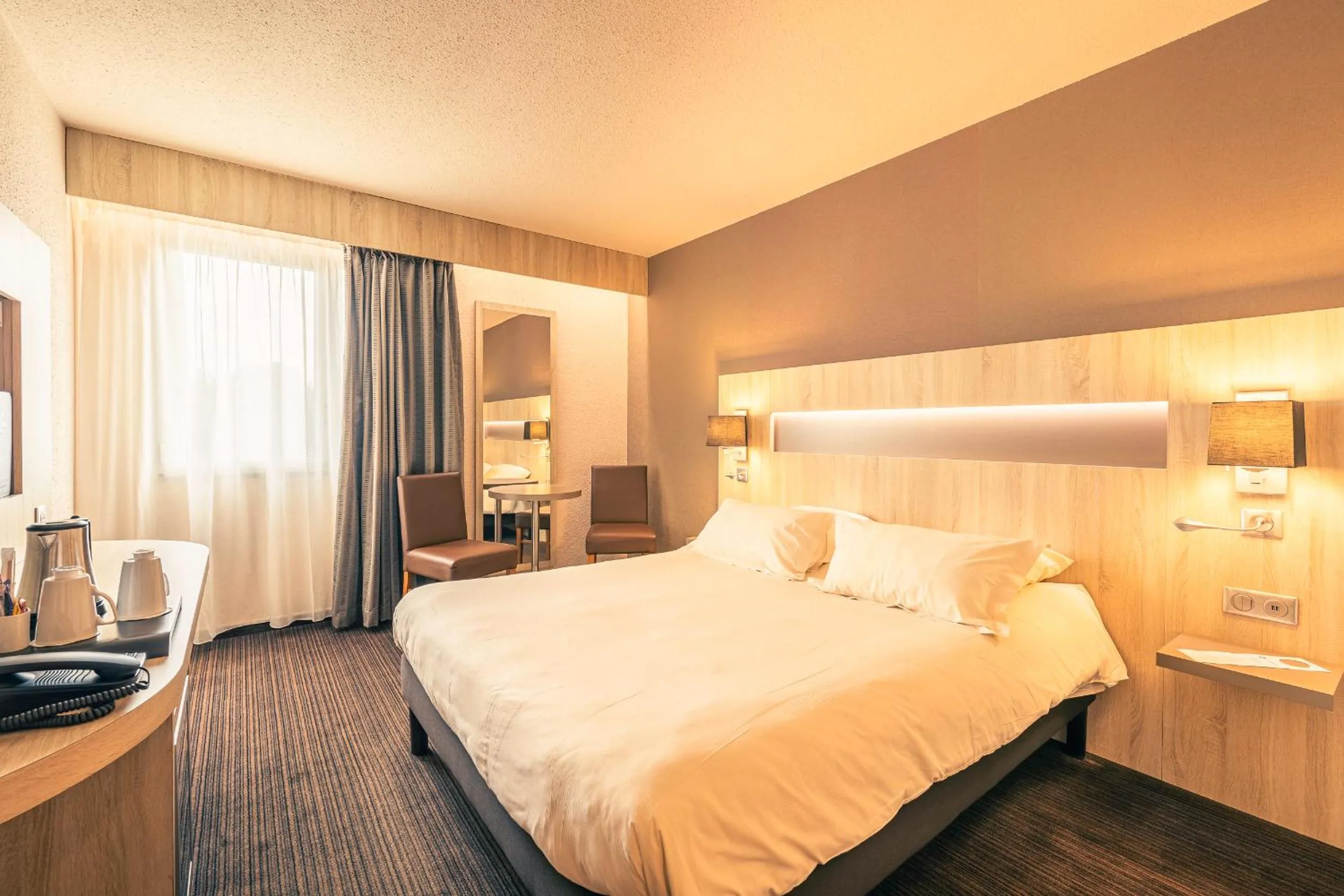 Bedroom, Bed in Best Western Marseille Aeroport