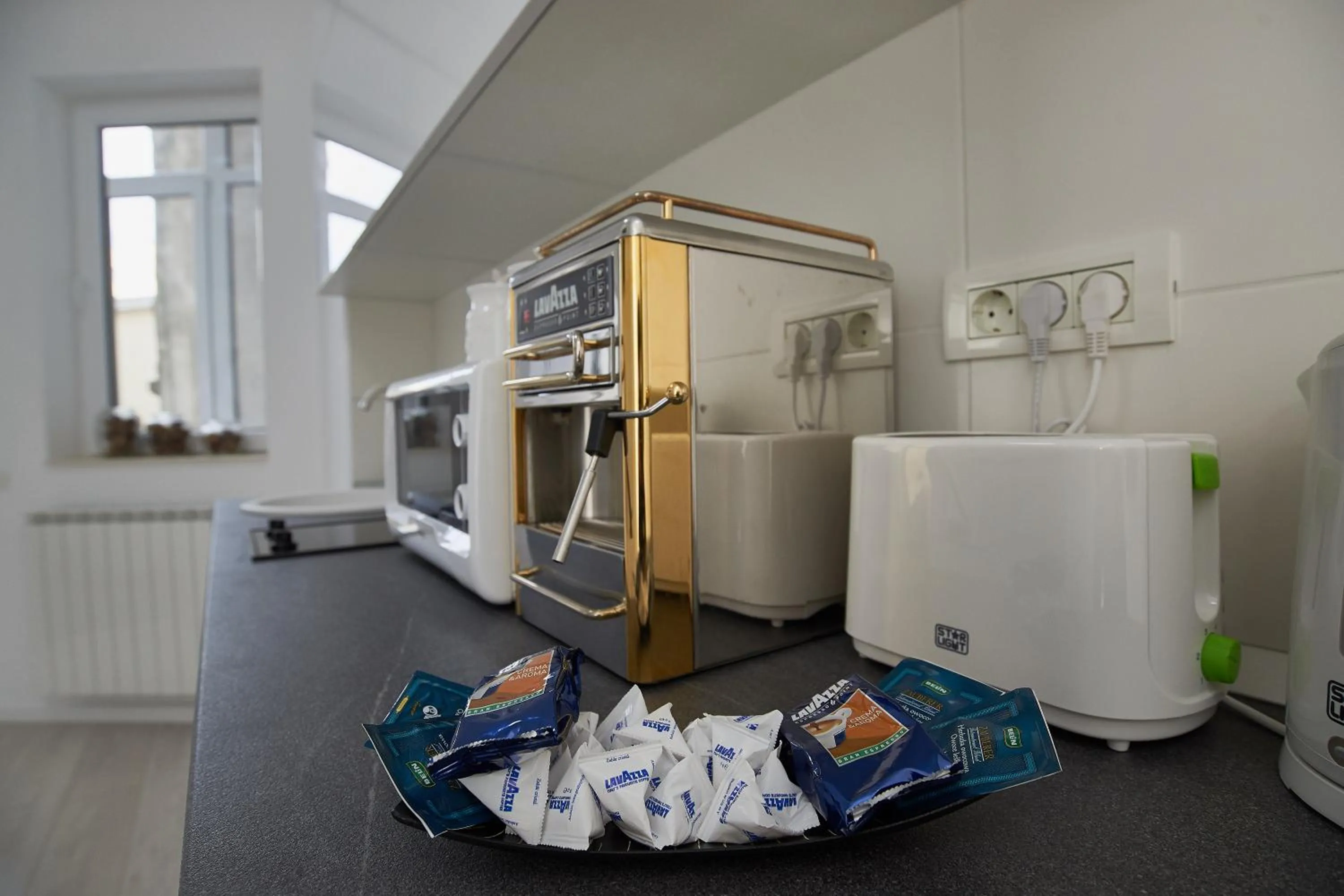 Coffee/tea facilities in Metropole Apartments Old Town