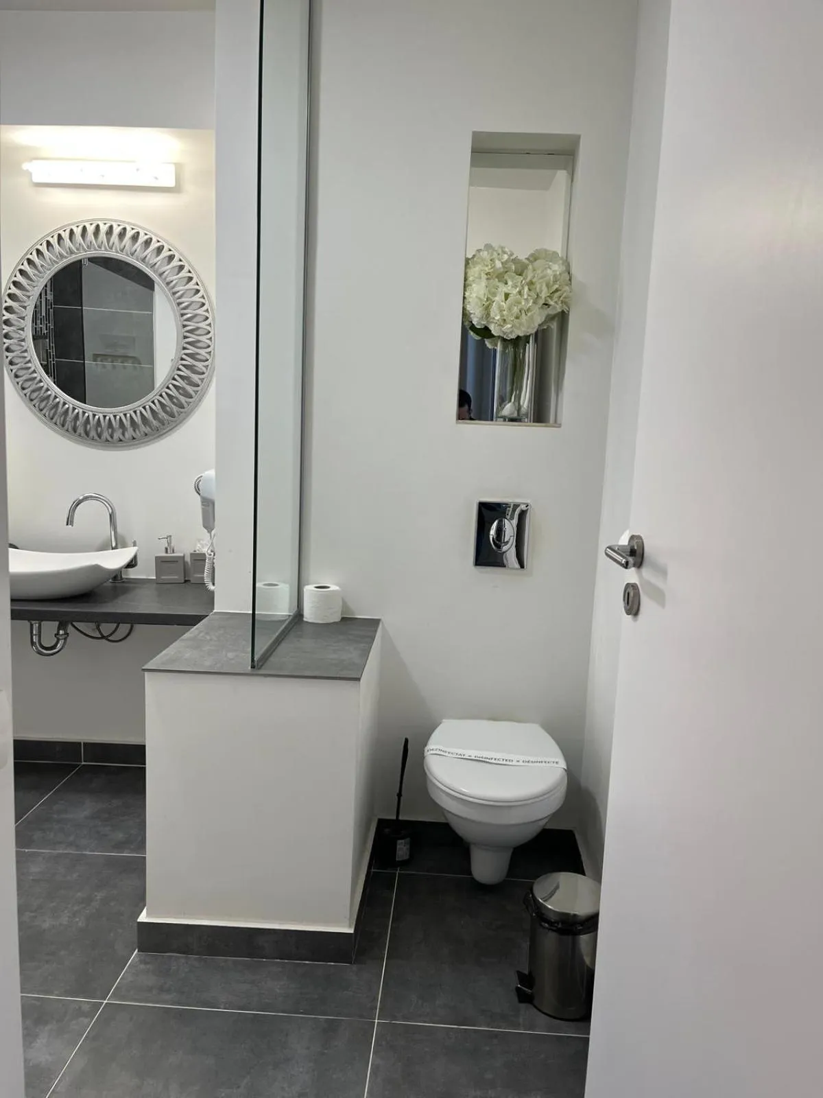 Toilet in Metropole Apartments Old Town