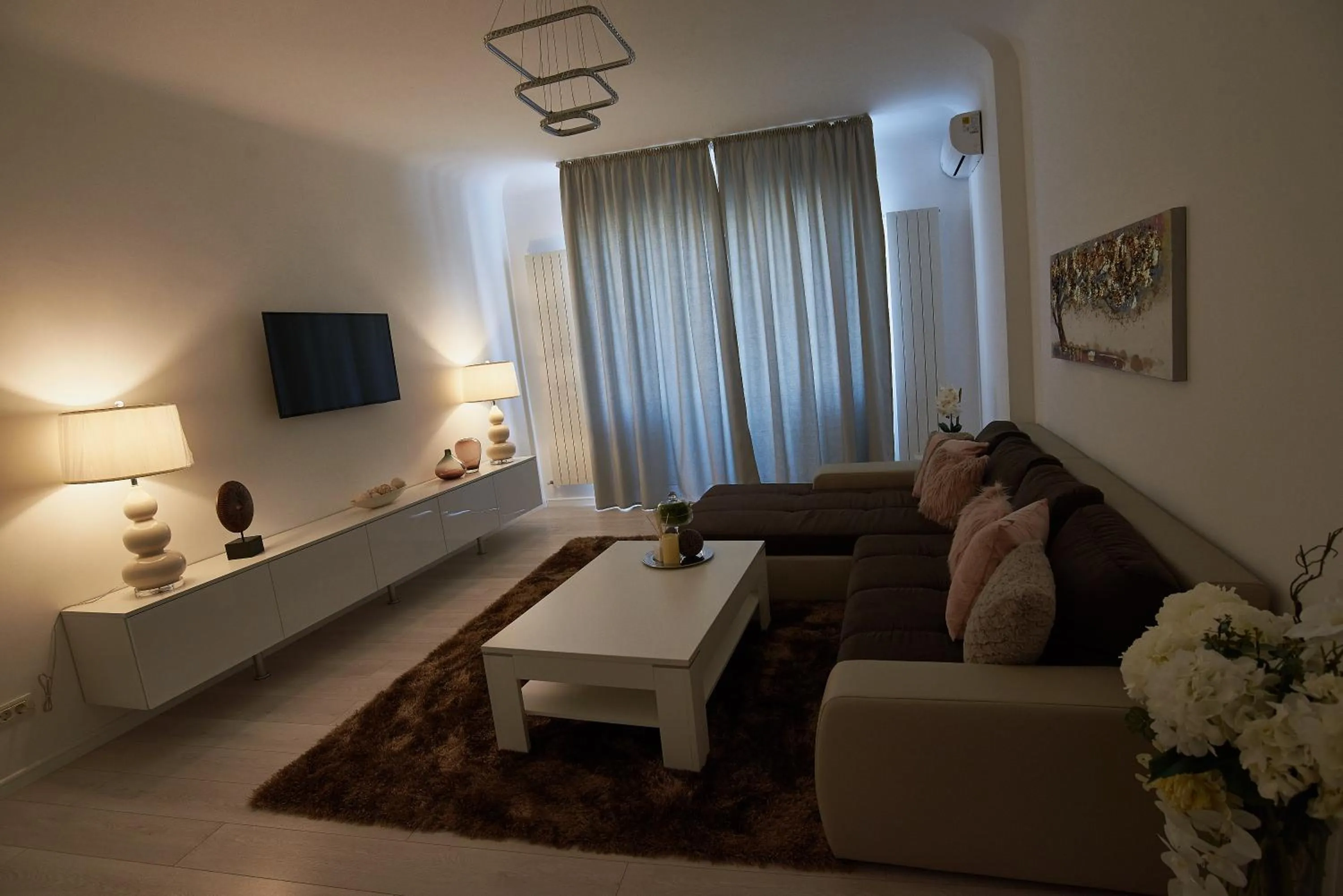 TV and multimedia in Metropole Apartments Old Town