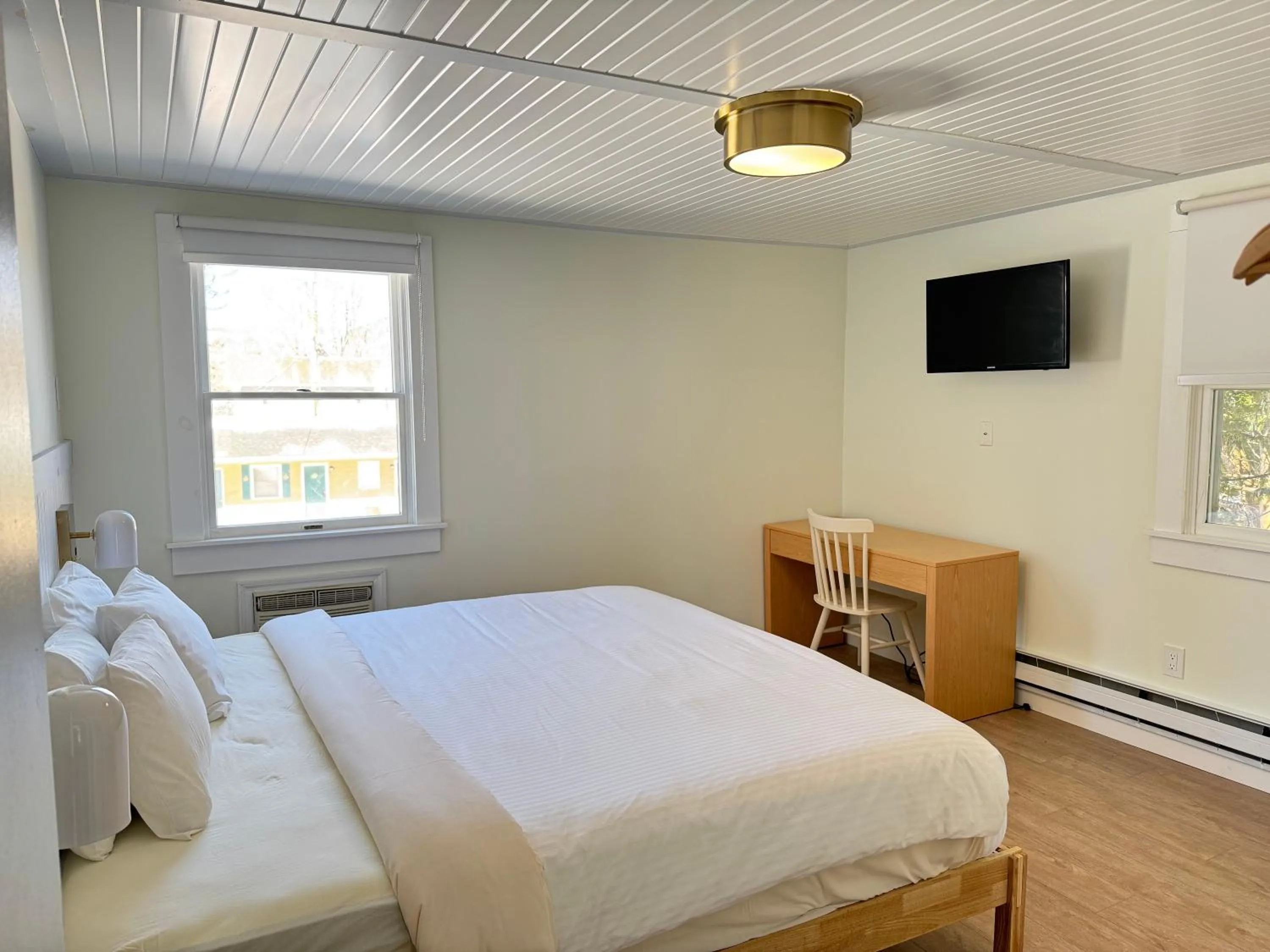 Bed in Maple Leaf Inn Lake Placid