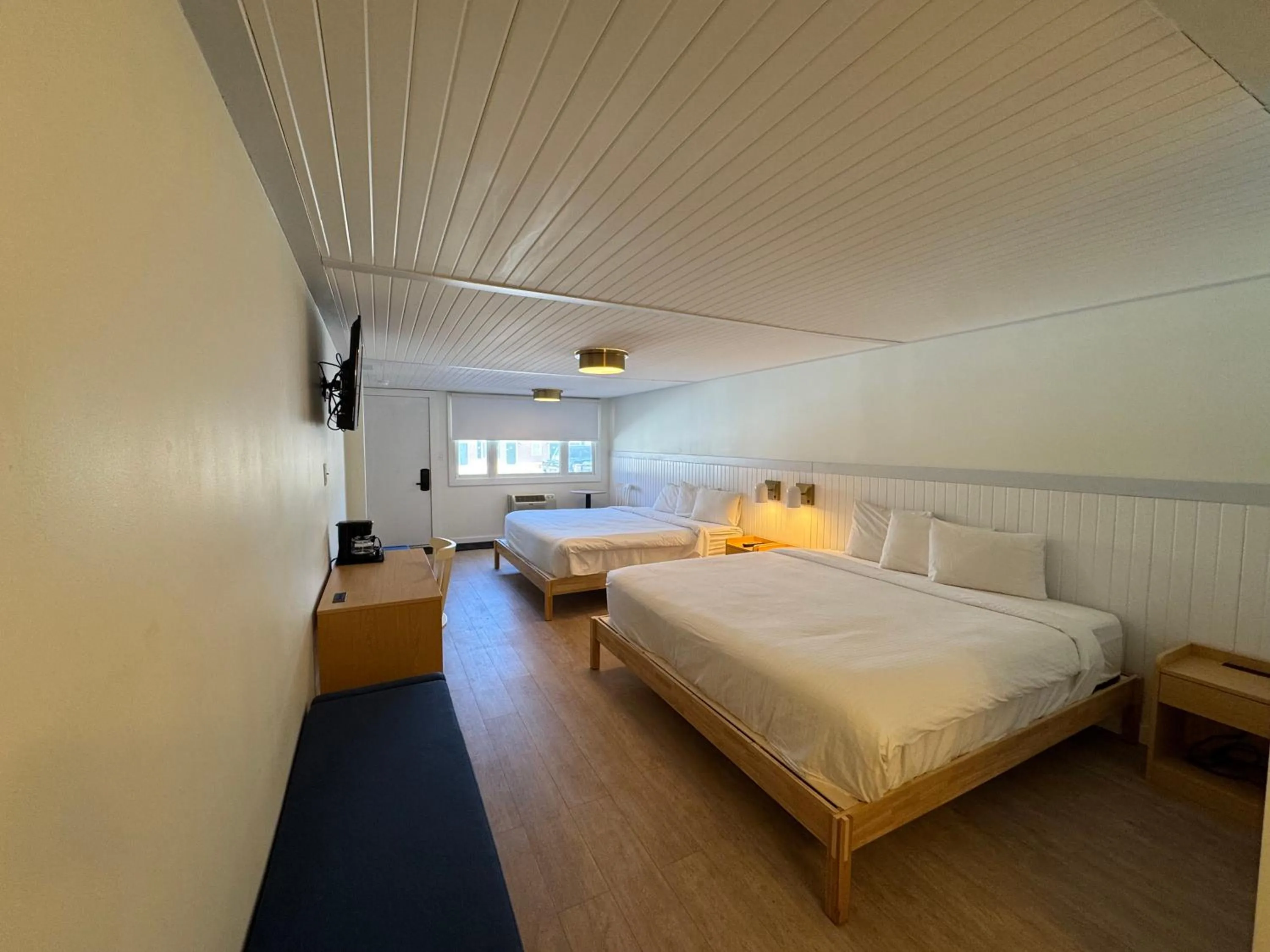 Bed in Maple Leaf Inn Lake Placid