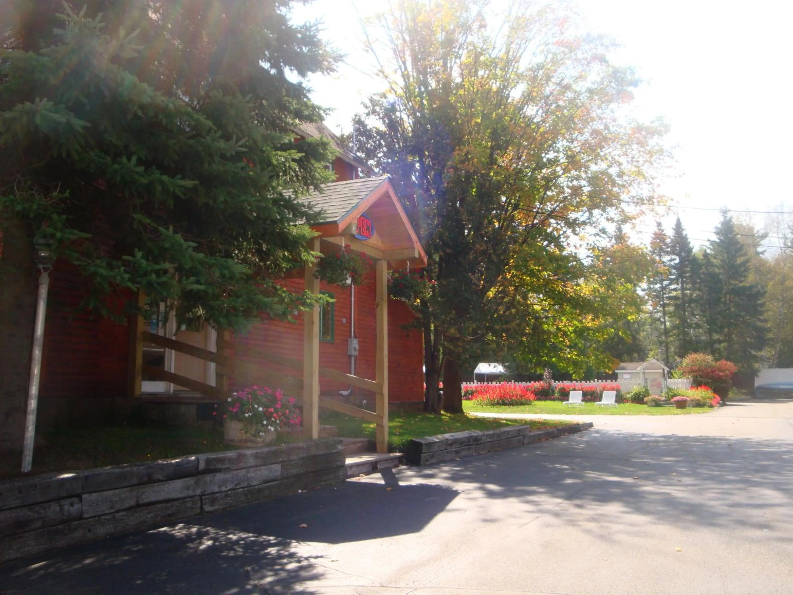 Facade/entrance in Maple Leaf Inn Lake Placid