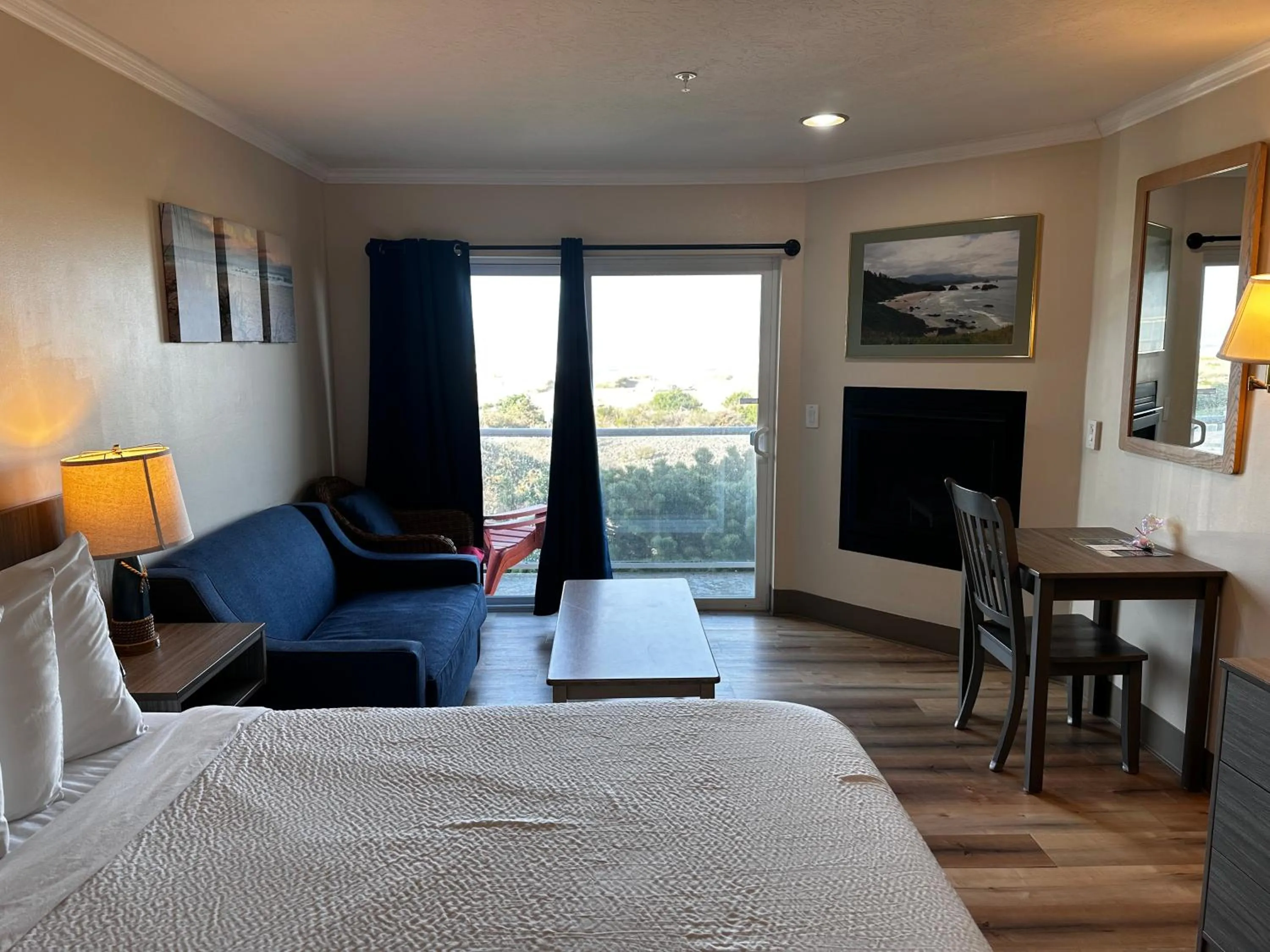 fireplace, Bed in Inn at the Shore