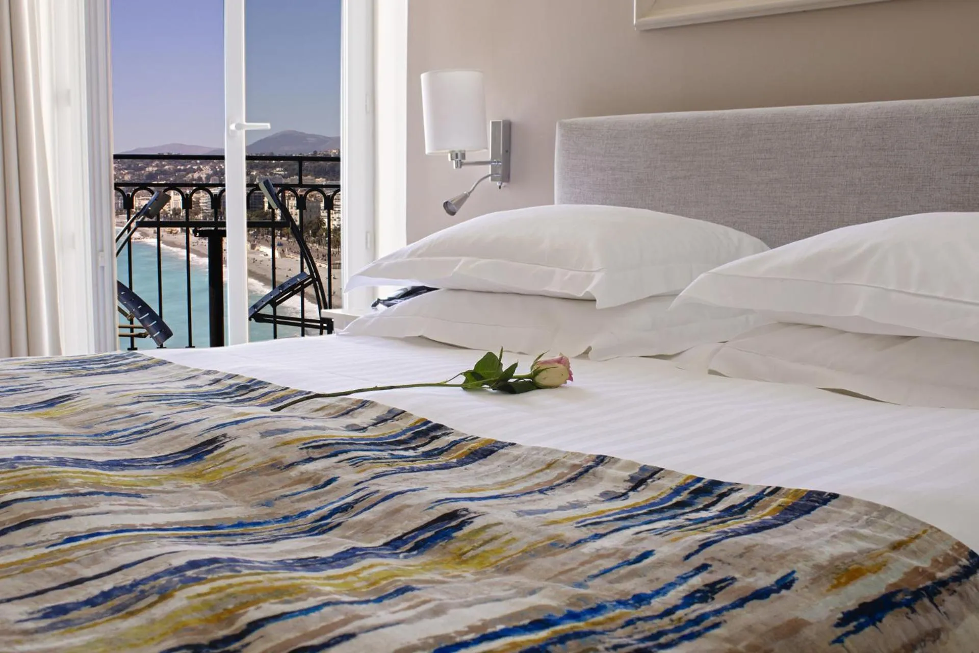 Photo of the whole room, Bed in Hotel Suisse