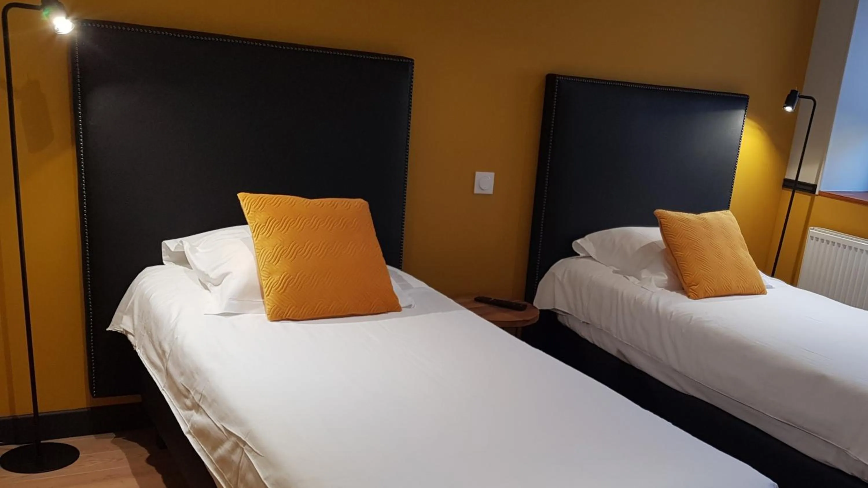 Photo of the whole room, Bed in Le Beaugency