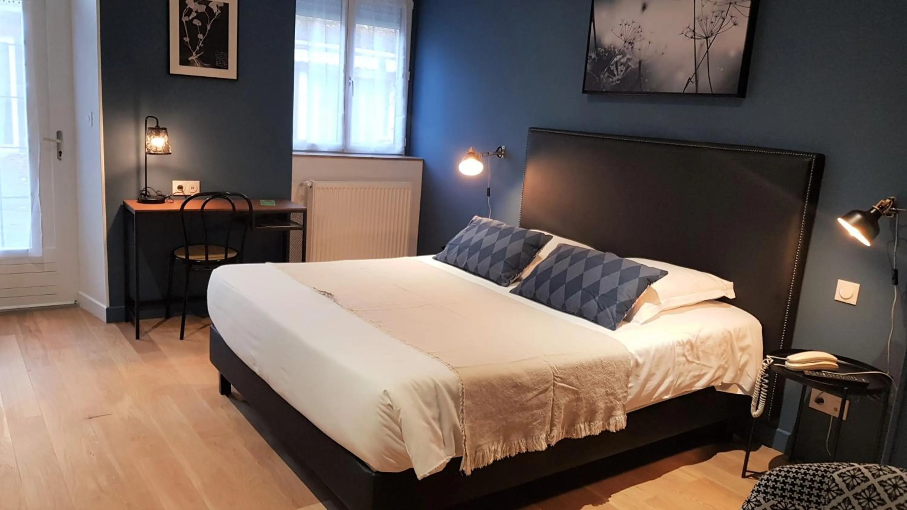 Photo of the whole room, Bed in Le Beaugency