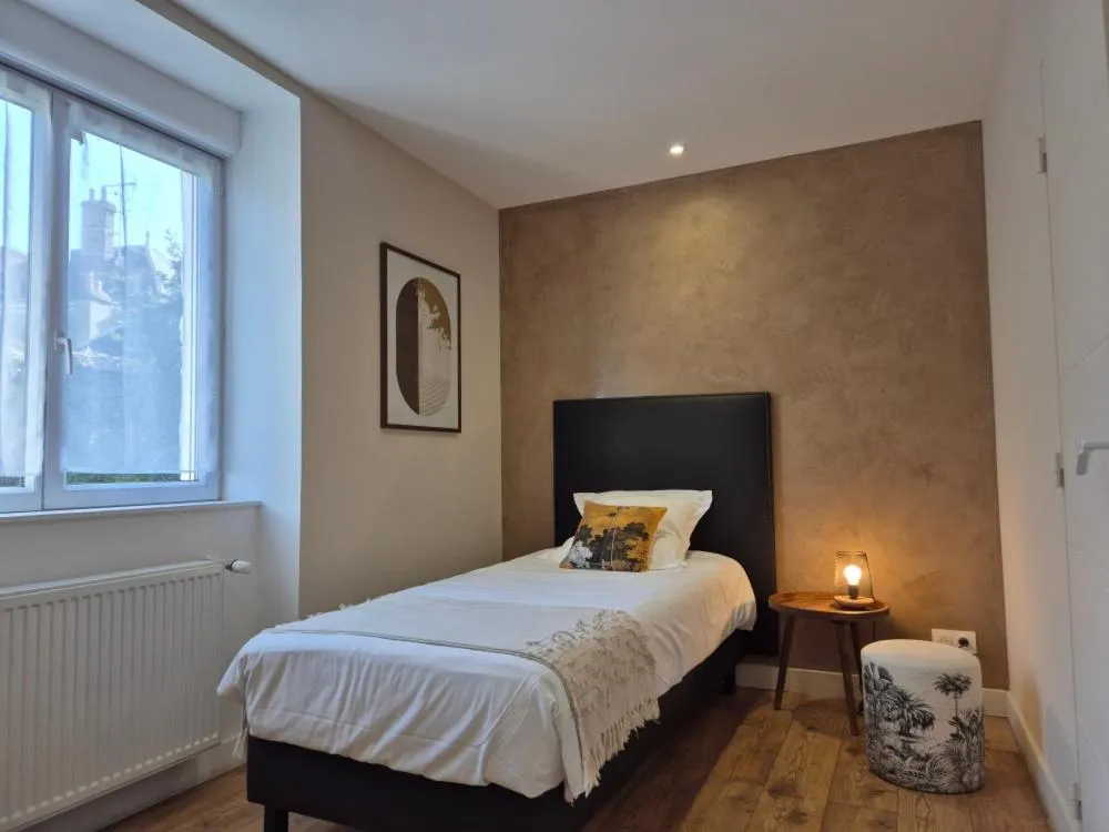 Bedroom, Bed in Le Beaugency