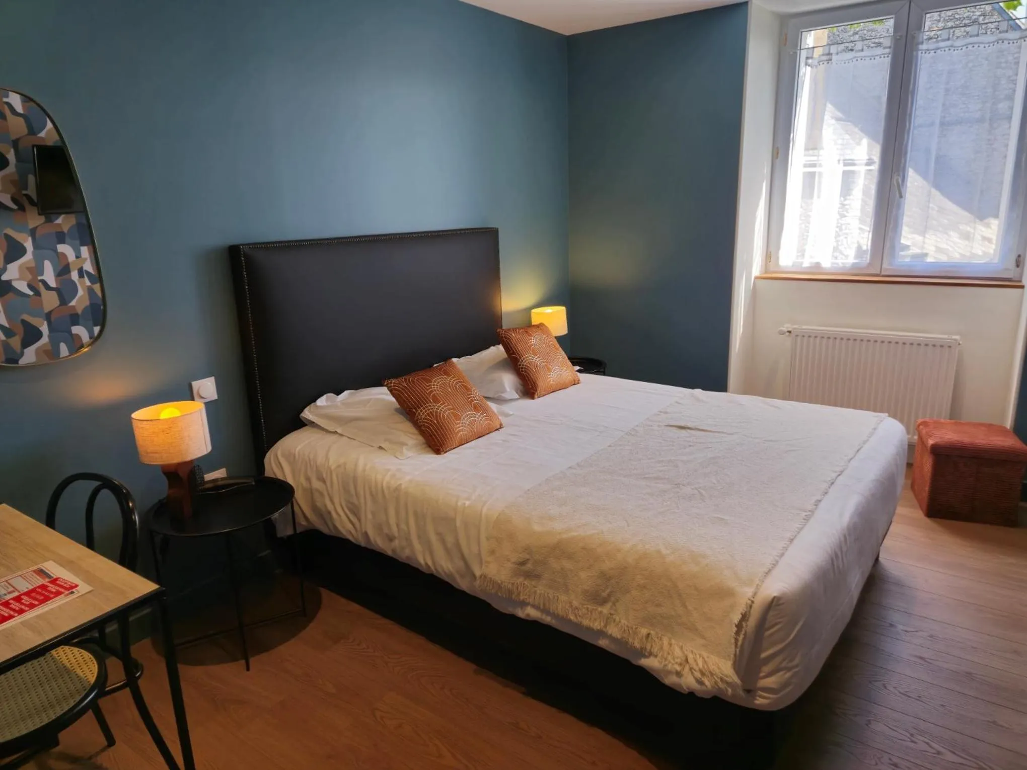 Bathroom, Bed in Le Beaugency