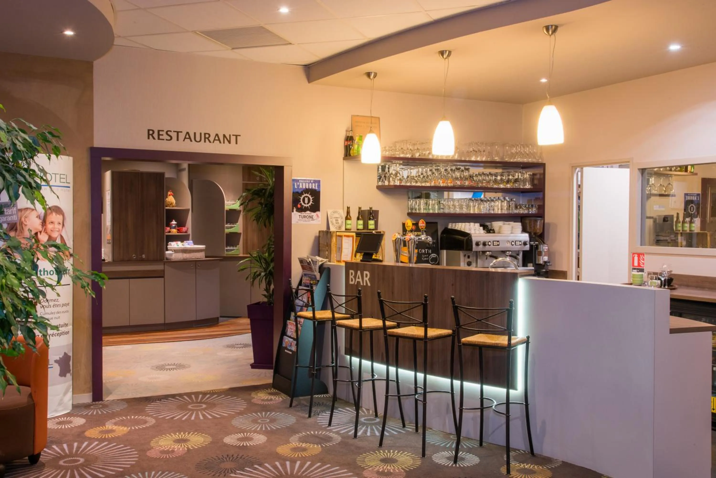 Lounge or bar in Brit Hotel Tours Sud – Le Cheops
